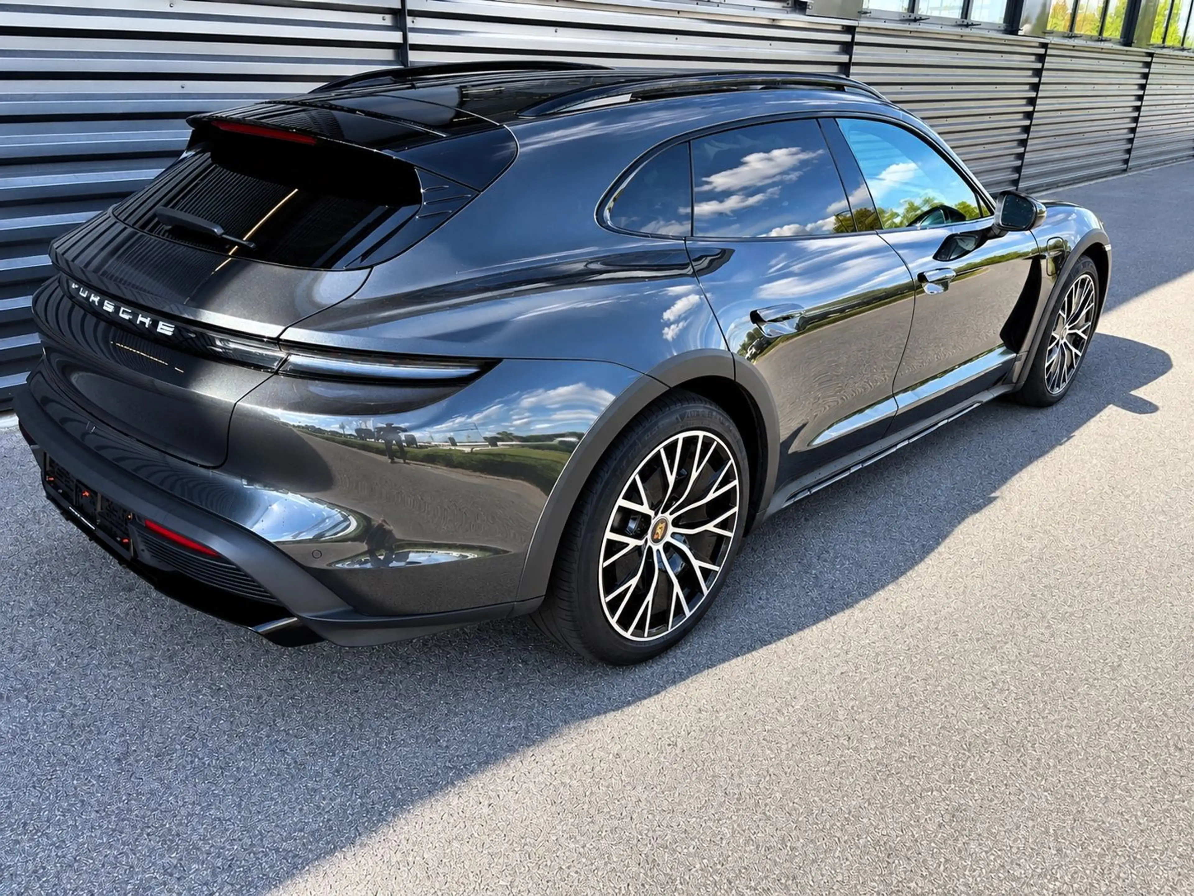 Porsche Taycan Cross Turismo 4-PANO-HAL-INNO-BOSE — photo 5