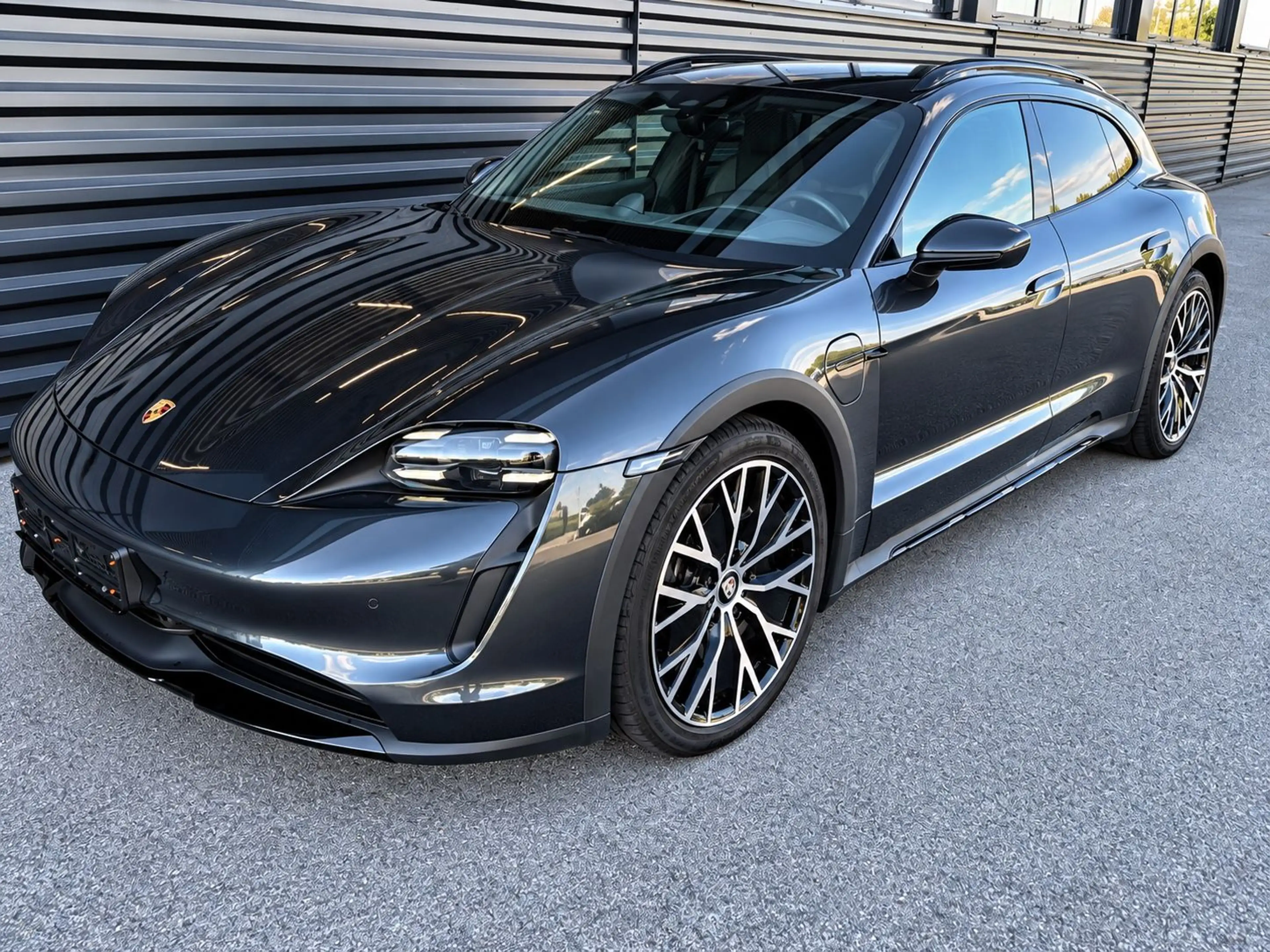 Porsche Taycan Cross Turismo 4-PANO-HAL-INNO-BOSE — photo 3