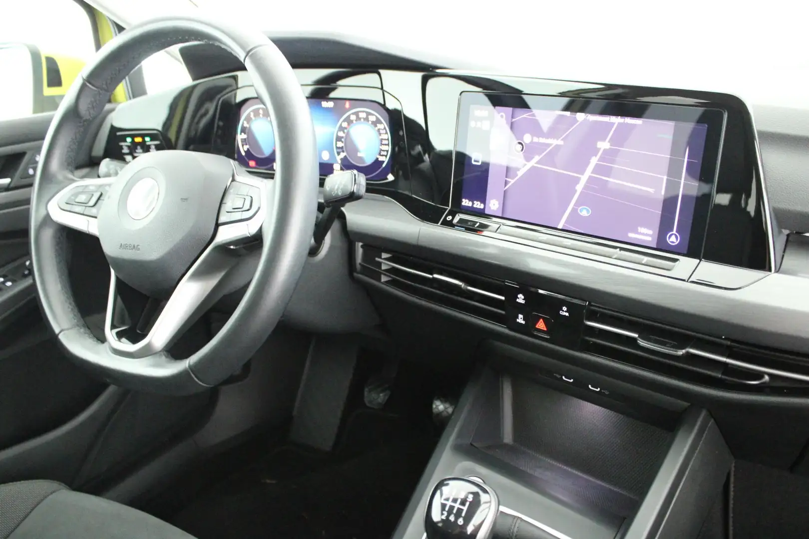 Volkswagen Golf Variant 1.5 TSI 130pk H6 Style Trekhaak Navigatie ACC PDC Geel - 2