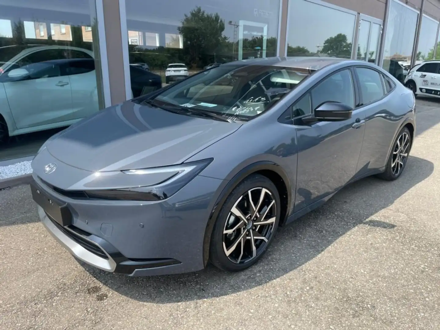Toyota Prius 2.0 Plug-in Hybrid Lounge Gris - 2