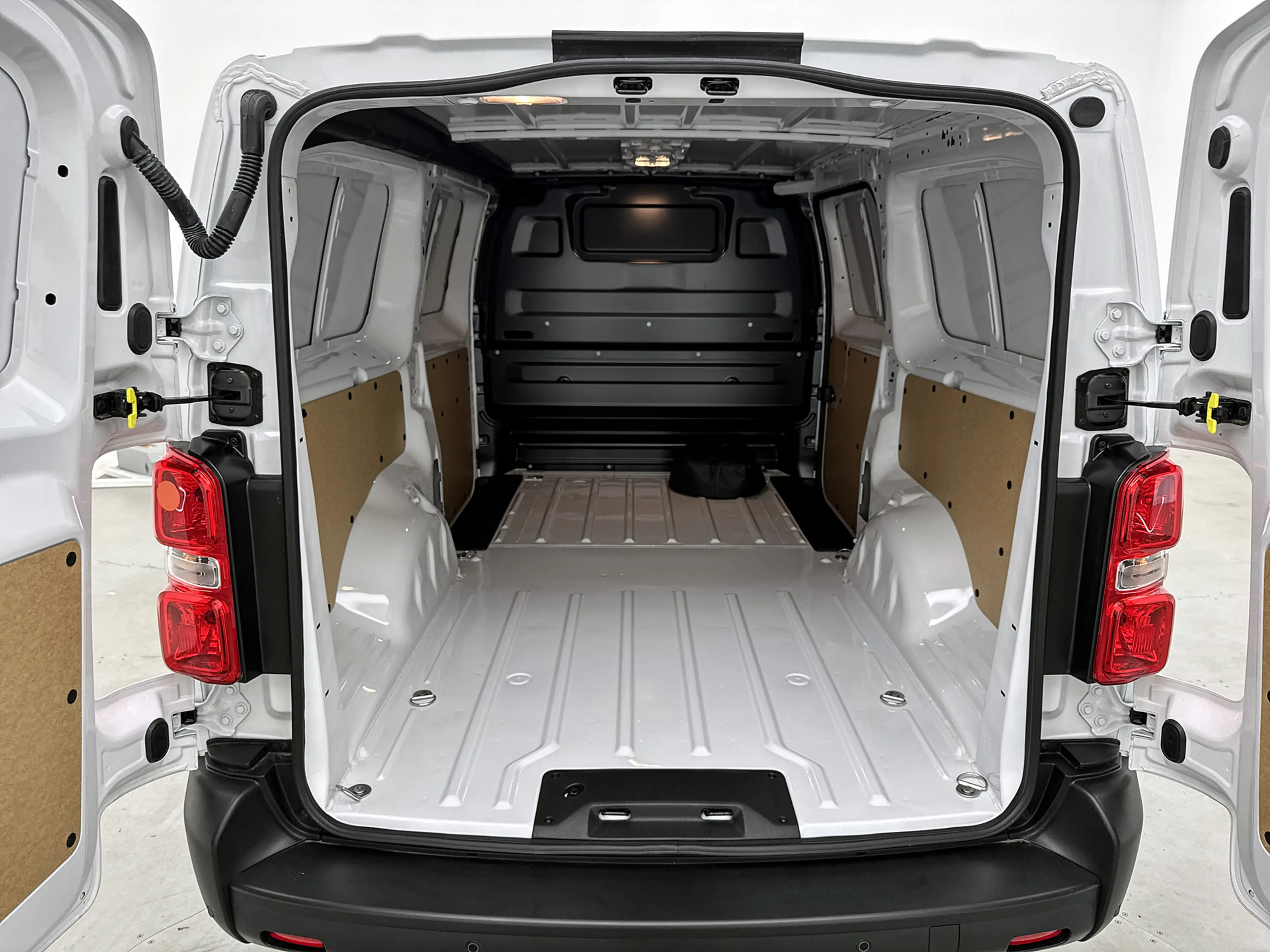 Toyota Proace Electric Worker Comfort Standard Range L2 50 kWh N — photo 17