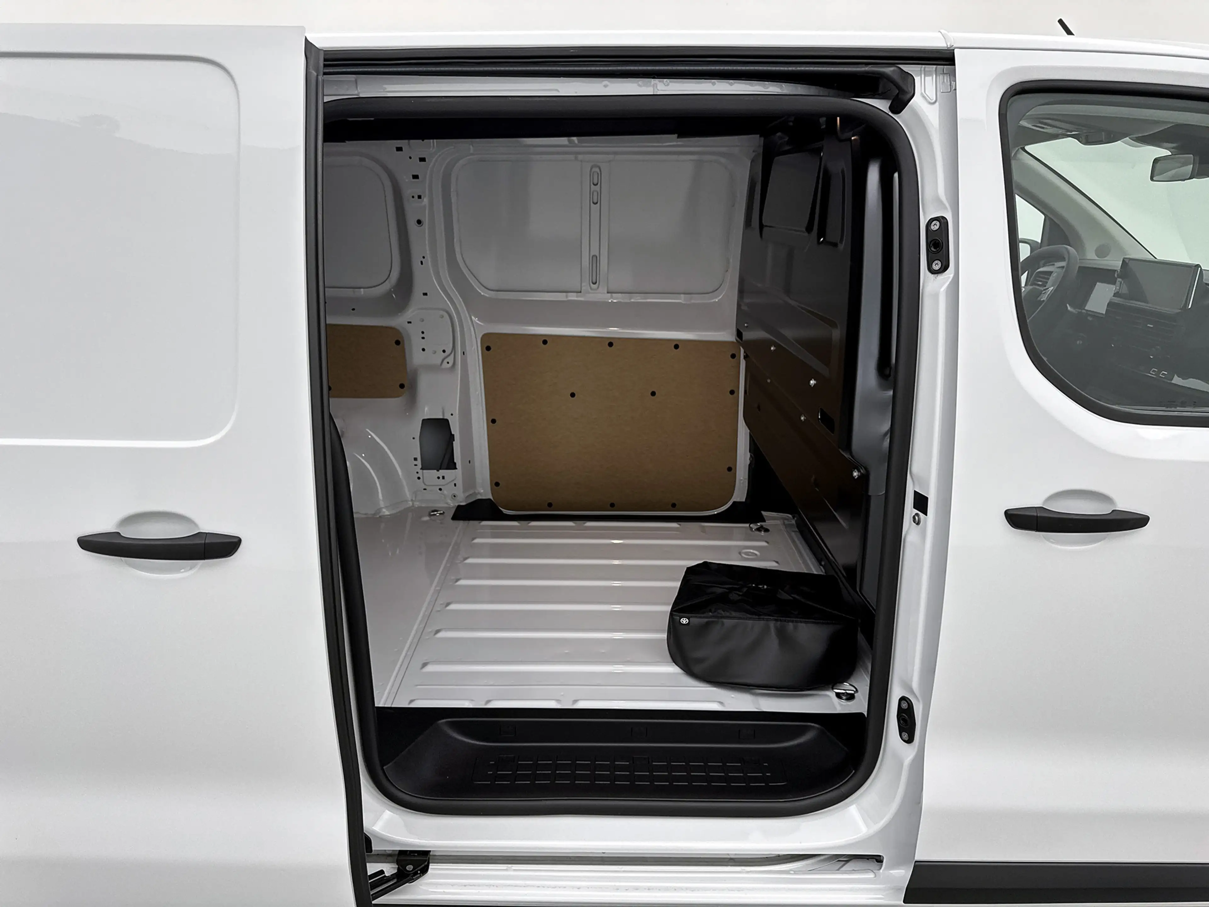 Toyota Proace Electric Worker Comfort Standard Range L2 50 kWh N — photo 16