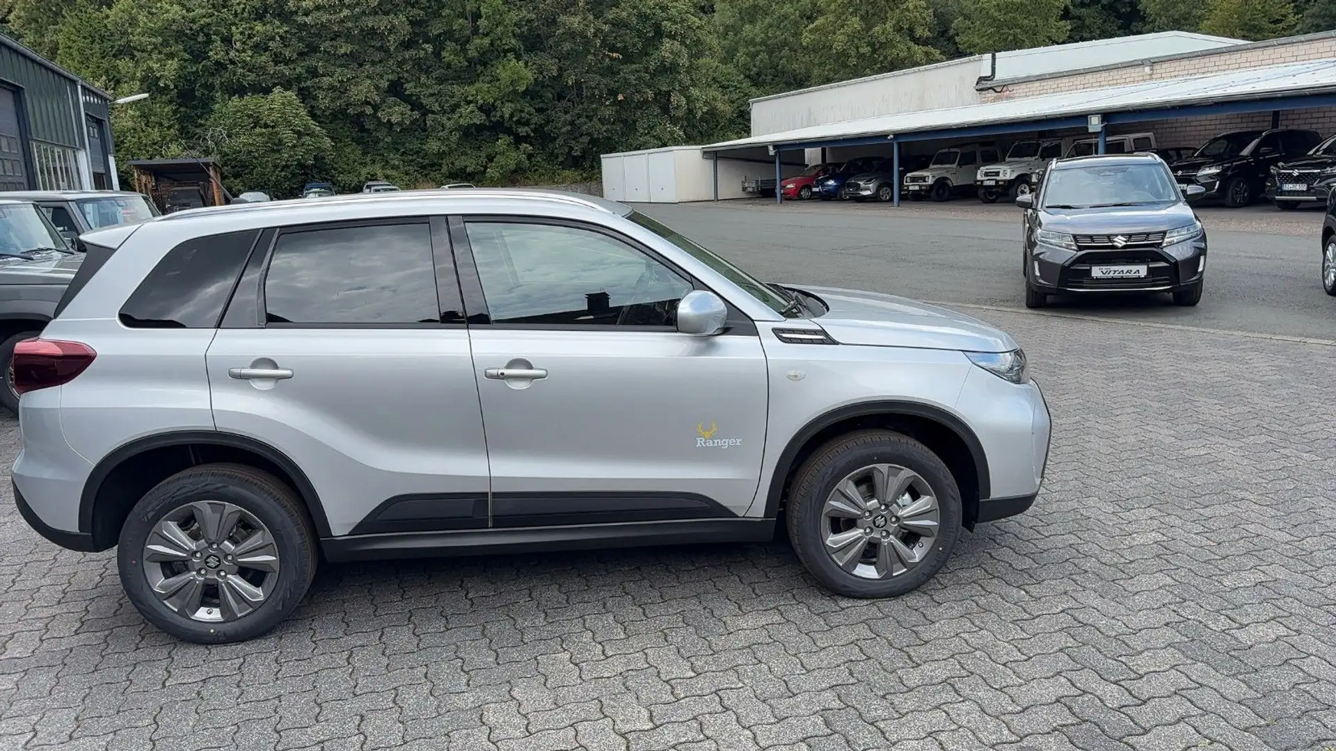 Suzuki Vitara 1,4 Comfort 4x4 Hybrid*Ranger-Paket*AHK Argent - 2