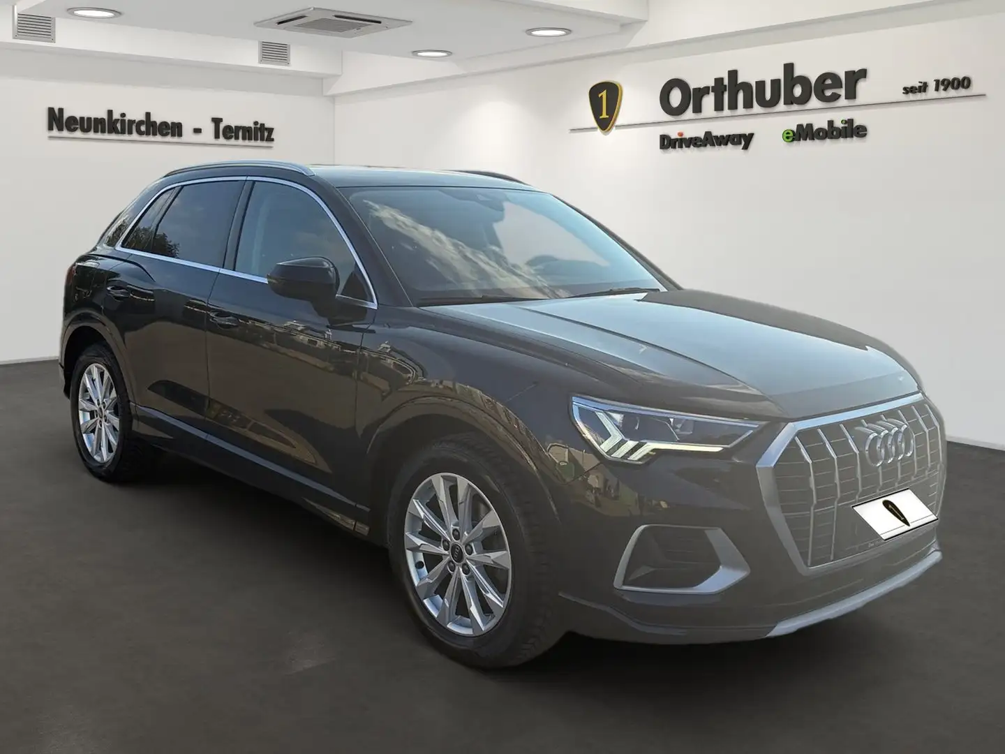 Audi Q3 35 TFSI advanced Schwarz - 2