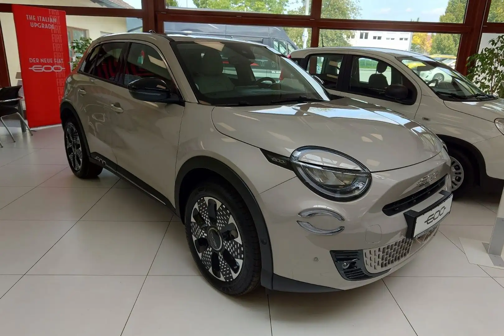 Fiat 600 e 115 kW La Prima Beige - 2