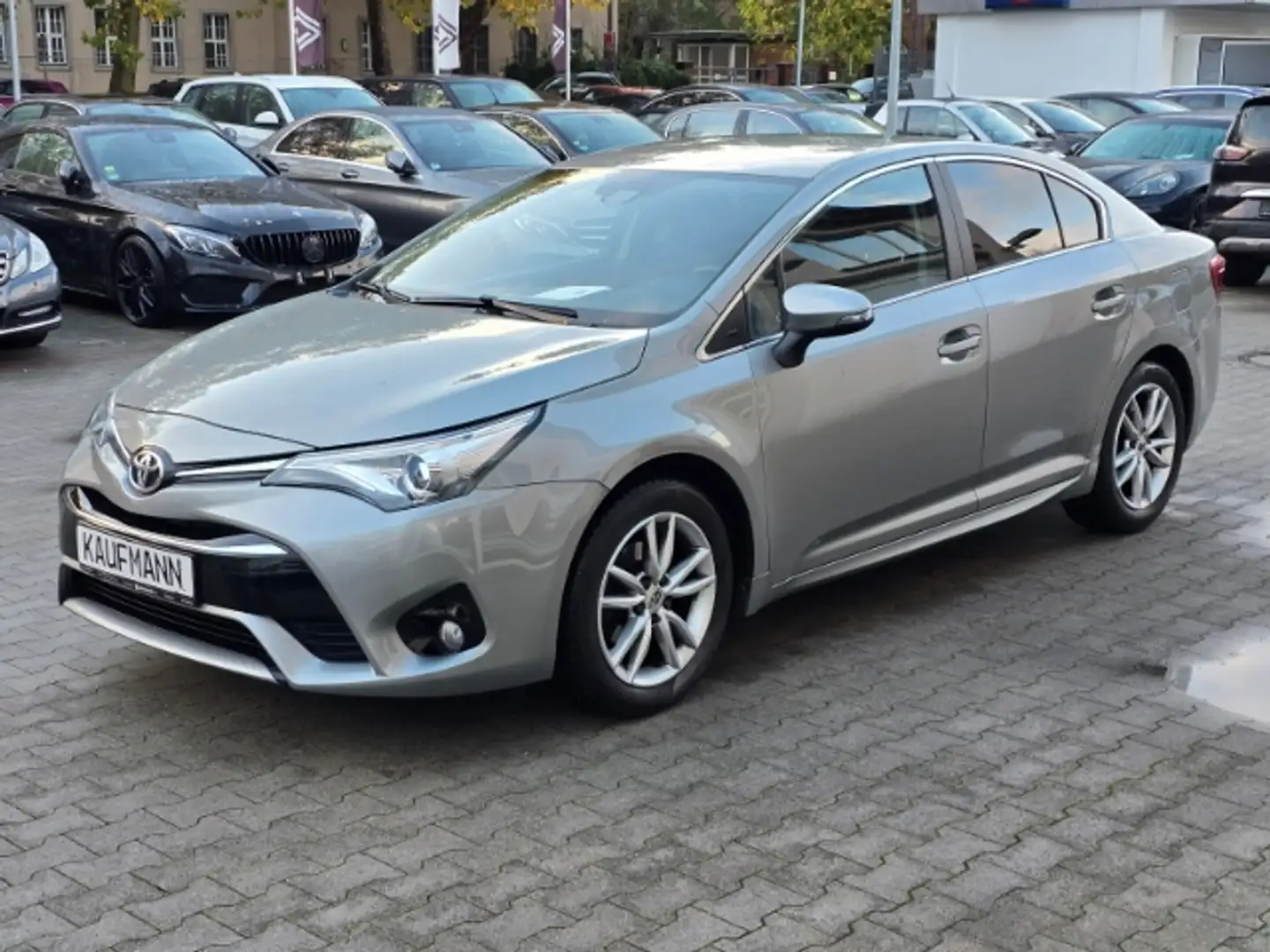 Toyota Avensis 1,8 Business Edition Silber - 1