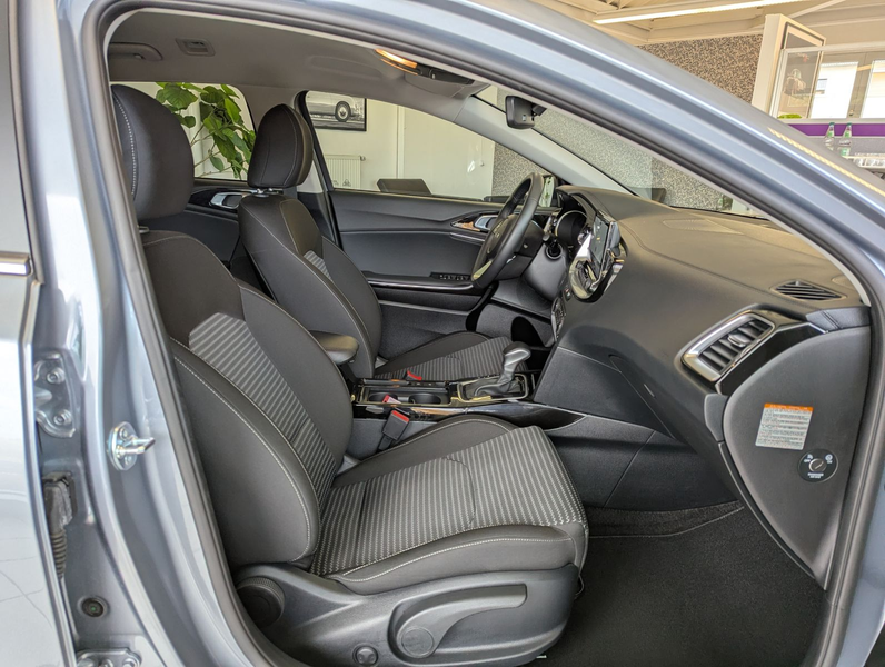 Kia Ceed SW / cee'd SW 1.5 Ultim Style-Pak JBL ACC 7J — photo 15