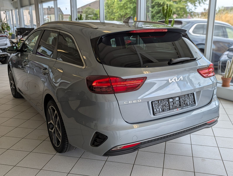 Kia Ceed SW / cee'd SW 1.5 Ultim Style-Pak JBL ACC 7J — photo 5