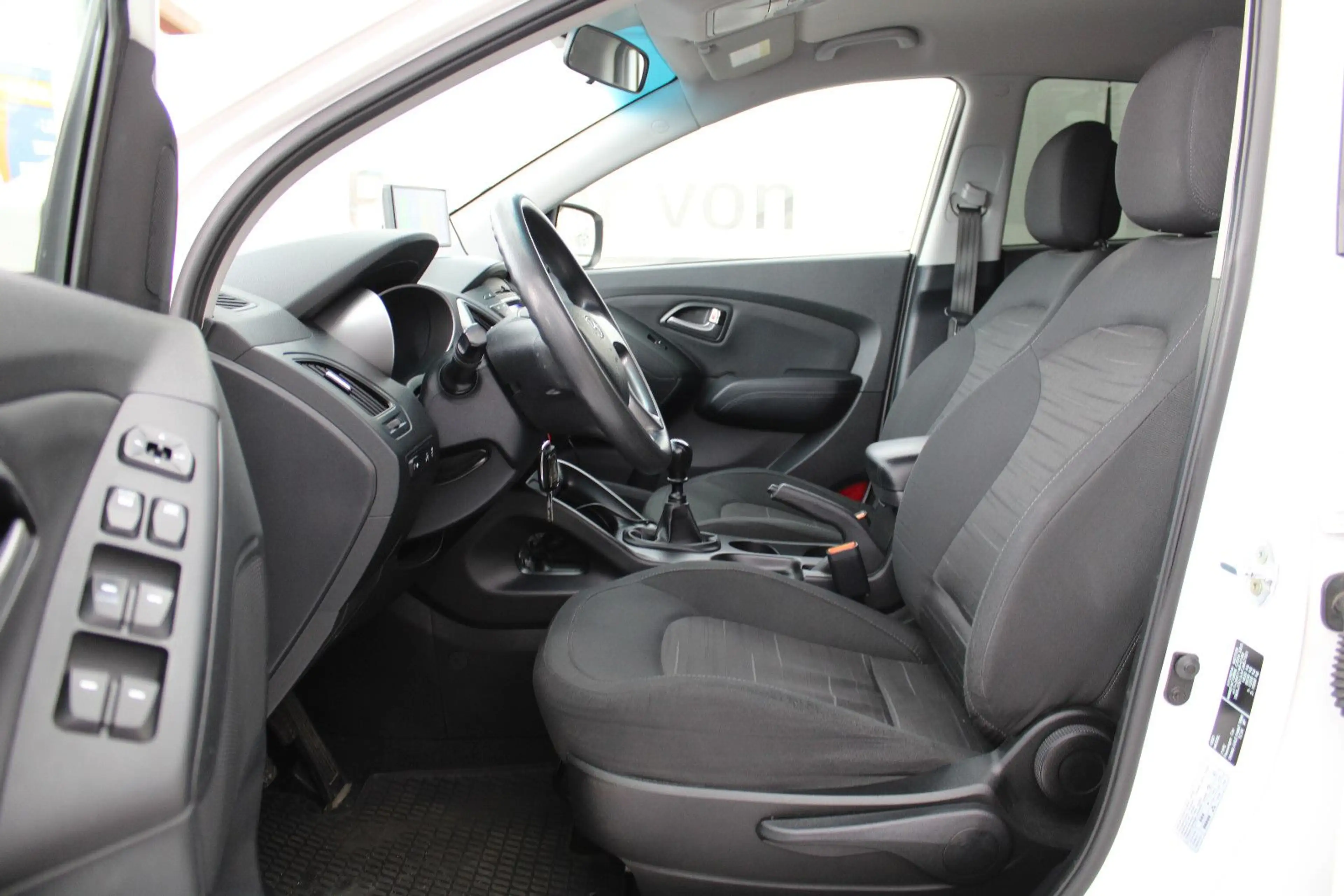 Hyundai iX35 *Inspektion Neu*CarPlay*AHK*LED*Allwetter* — photo 14