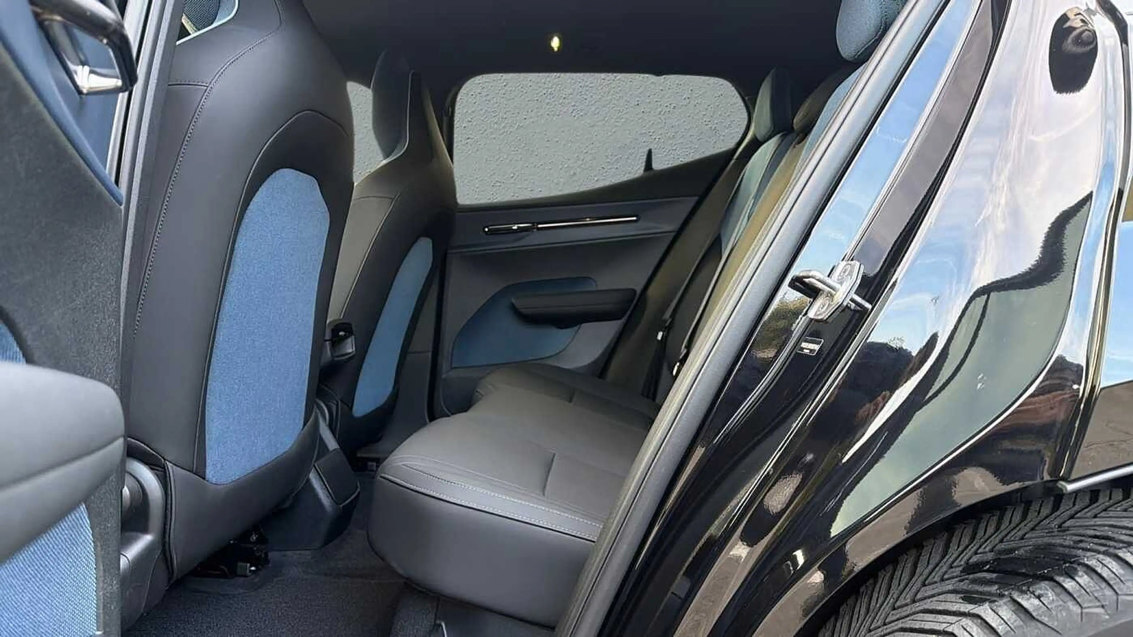 Volvo EX30 Core, Single Motor Extended Range, Elektrisch — photo 7