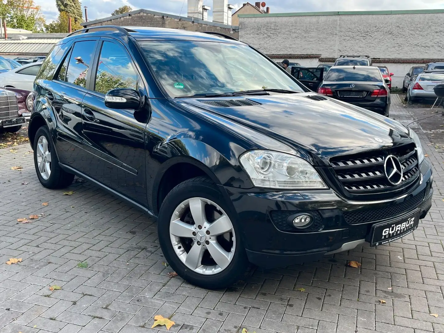 Mercedes-Benz ML 320 CDI Navi*AHK*Leder Beige+BiXenon Schwarz - 1