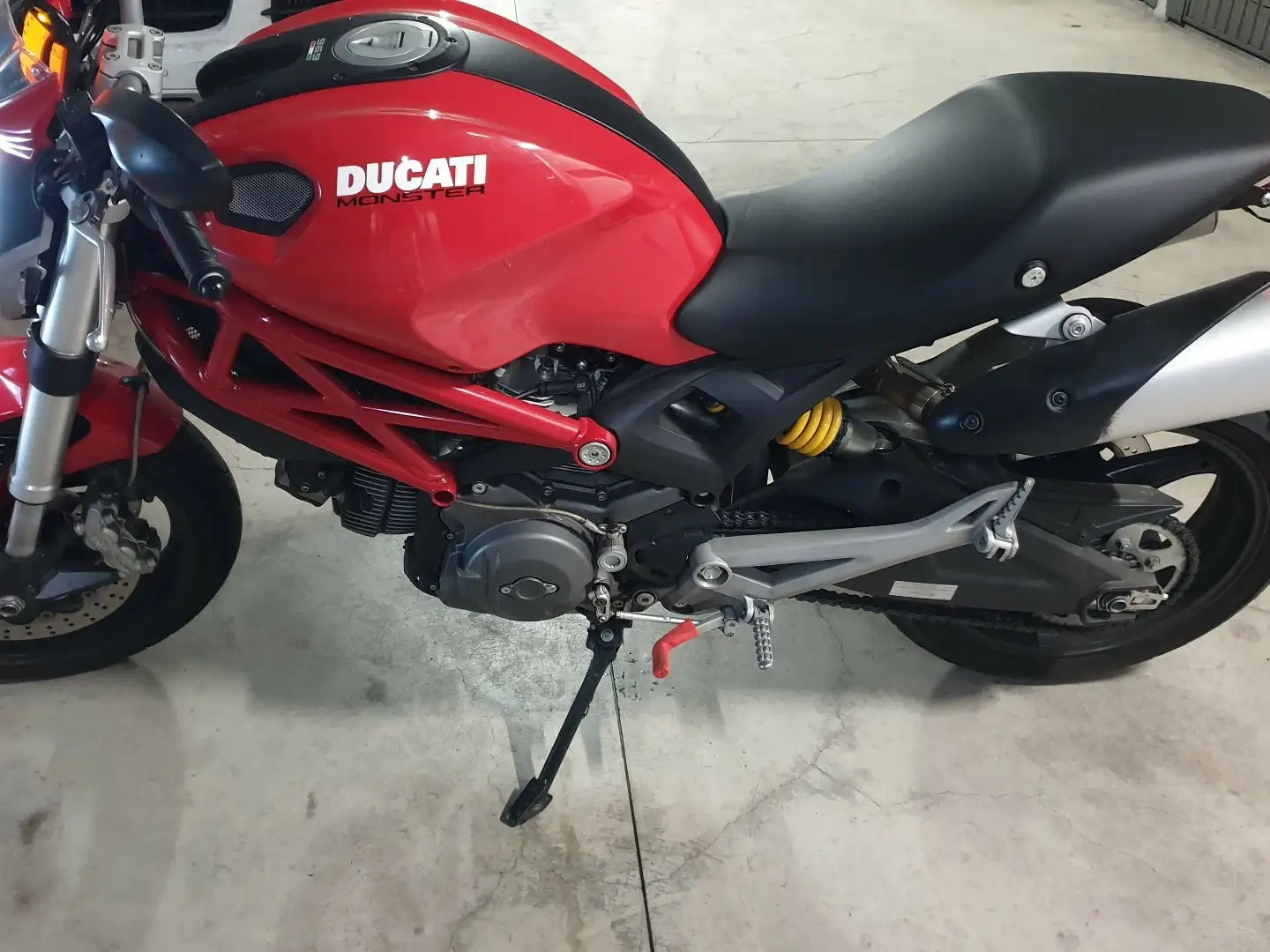 Ducati Monster 696 Czerwony - 1
