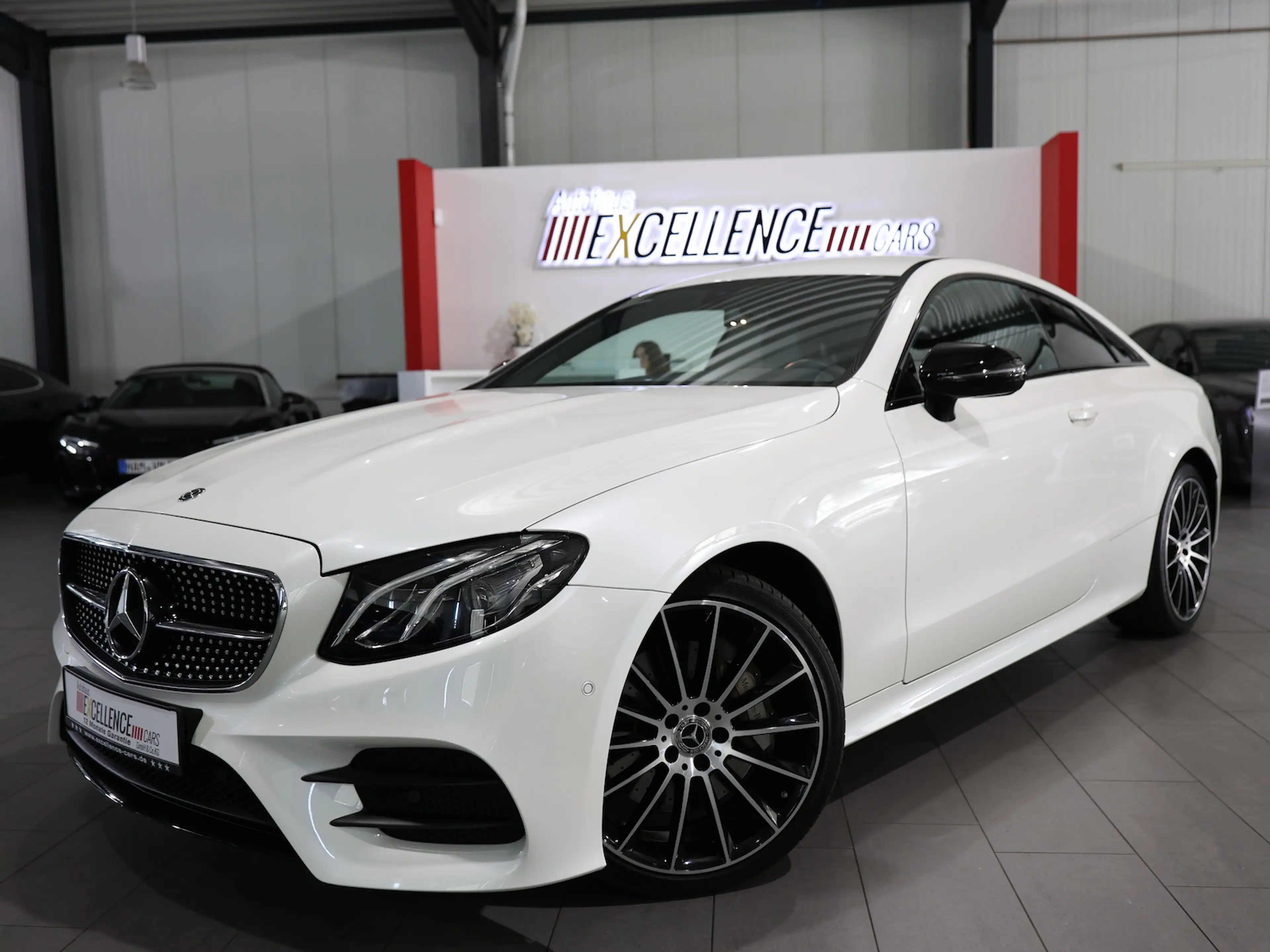Mercedes-Benz E 400 COUPE 4M AMG-LINE NIGHT / WHITE+BLACK — photo 5