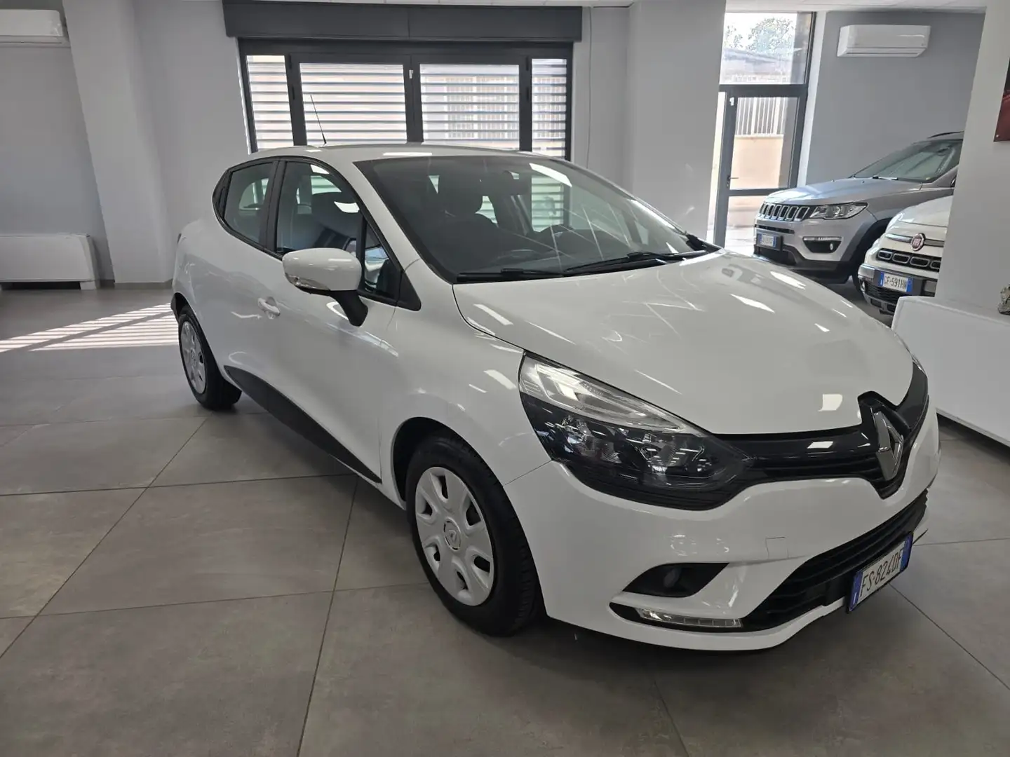 Renault Clio Clio dCi 8V 75CV Start&Stop 5 porte Energy Life Bianco - 2