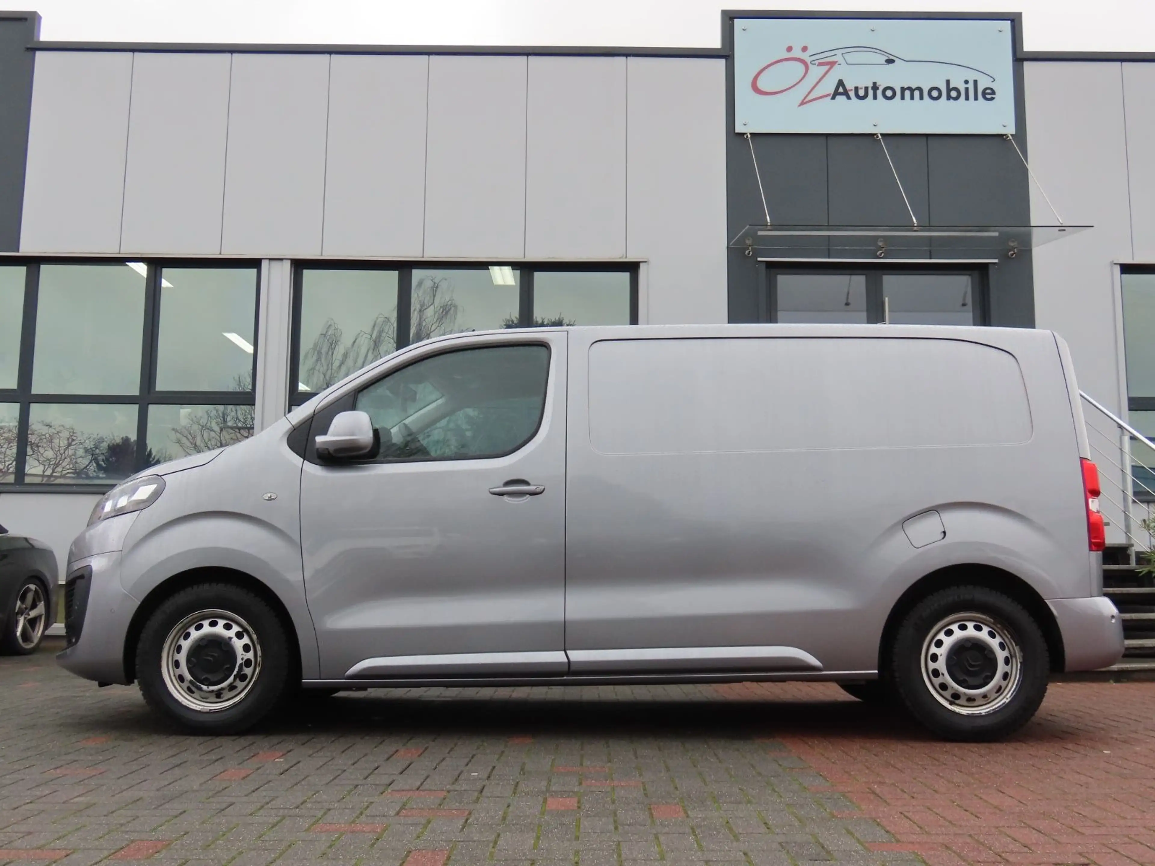 Citroen Jumpy 2.0 Blue HDI Kasten Club M — photo 14