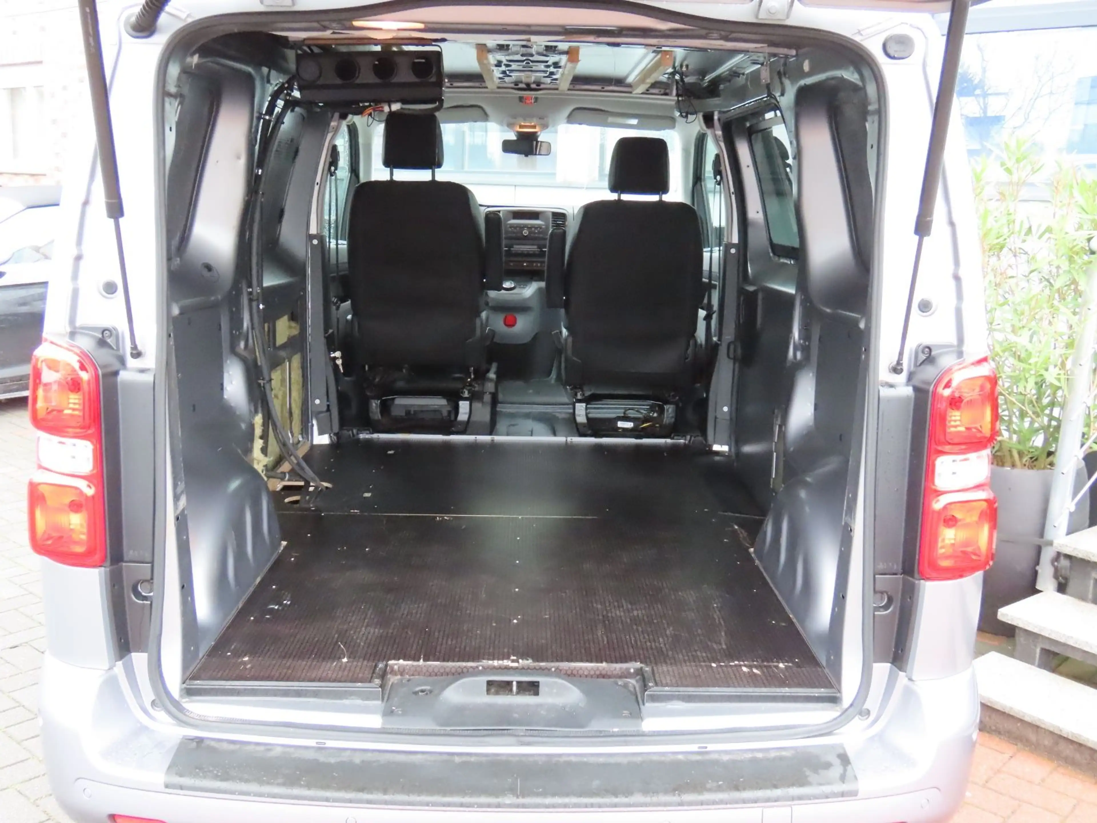 Citroen Jumpy 2.0 Blue HDI Kasten Club M — photo 8