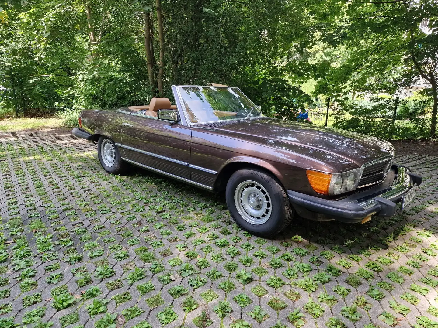 Mercedes-Benz SL 380 Braun - 1