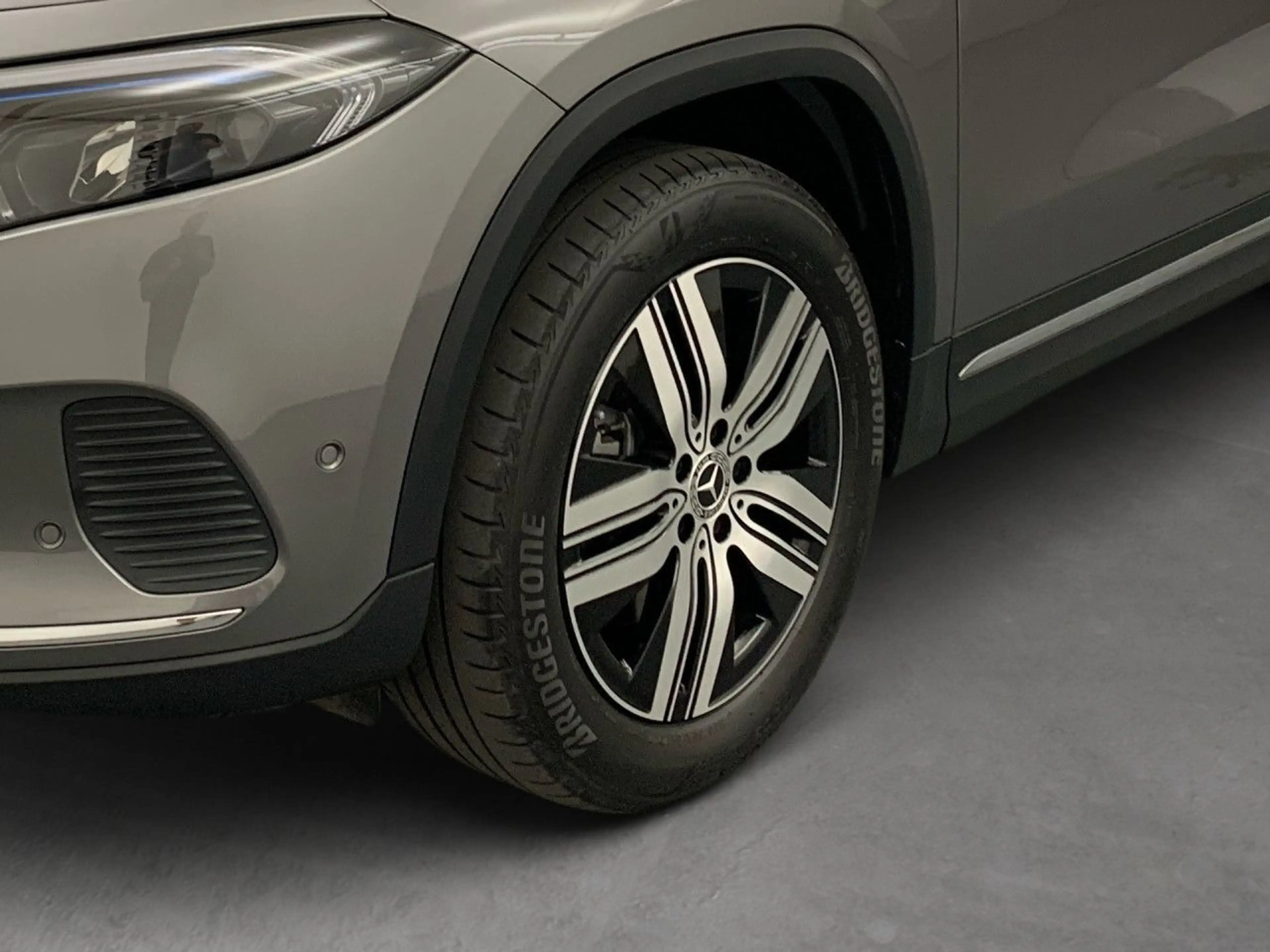 Mercedes-Benz EQA 250 Pano LED Kamera Laderaump Spurhalt-Ass PTS — photo 8