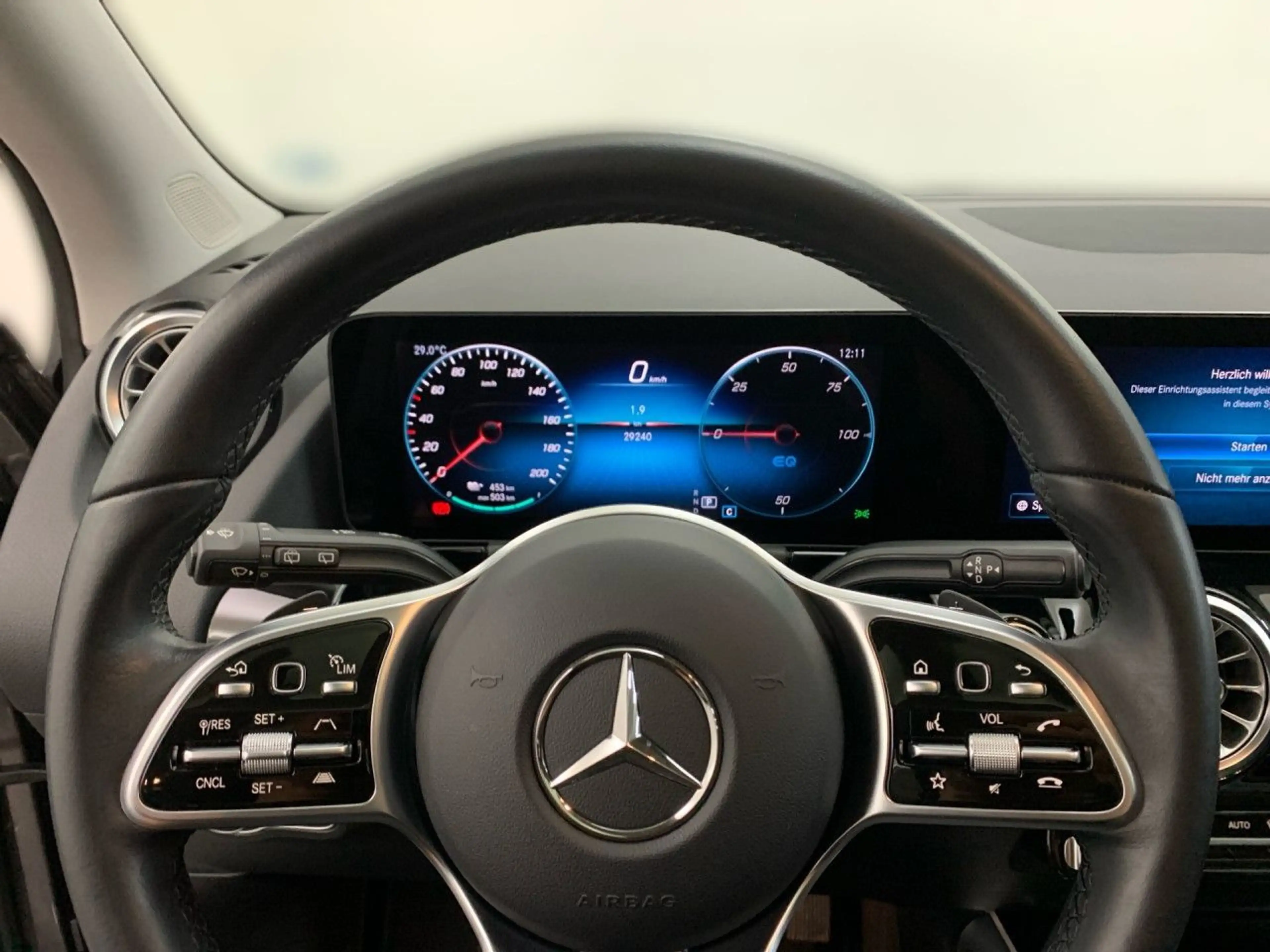 Mercedes-Benz EQA 250 Pano LED Kamera Laderaump Spurhalt-Ass PTS — photo 10