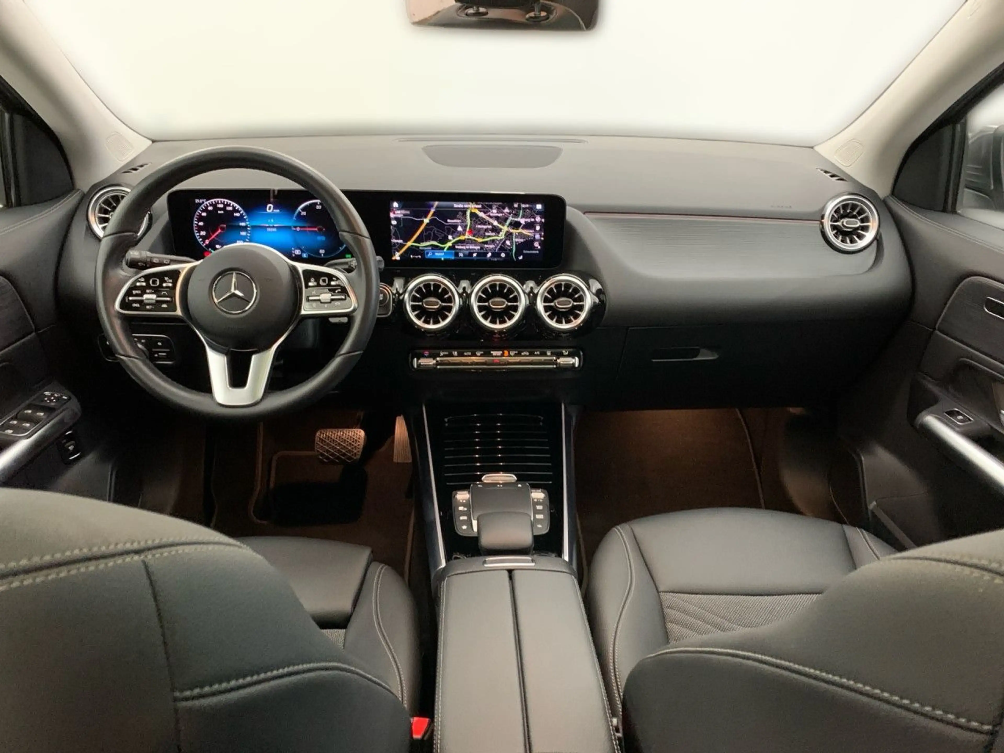 Mercedes-Benz EQA 250 Pano LED Kamera Laderaump Spurhalt-Ass PTS — photo 12