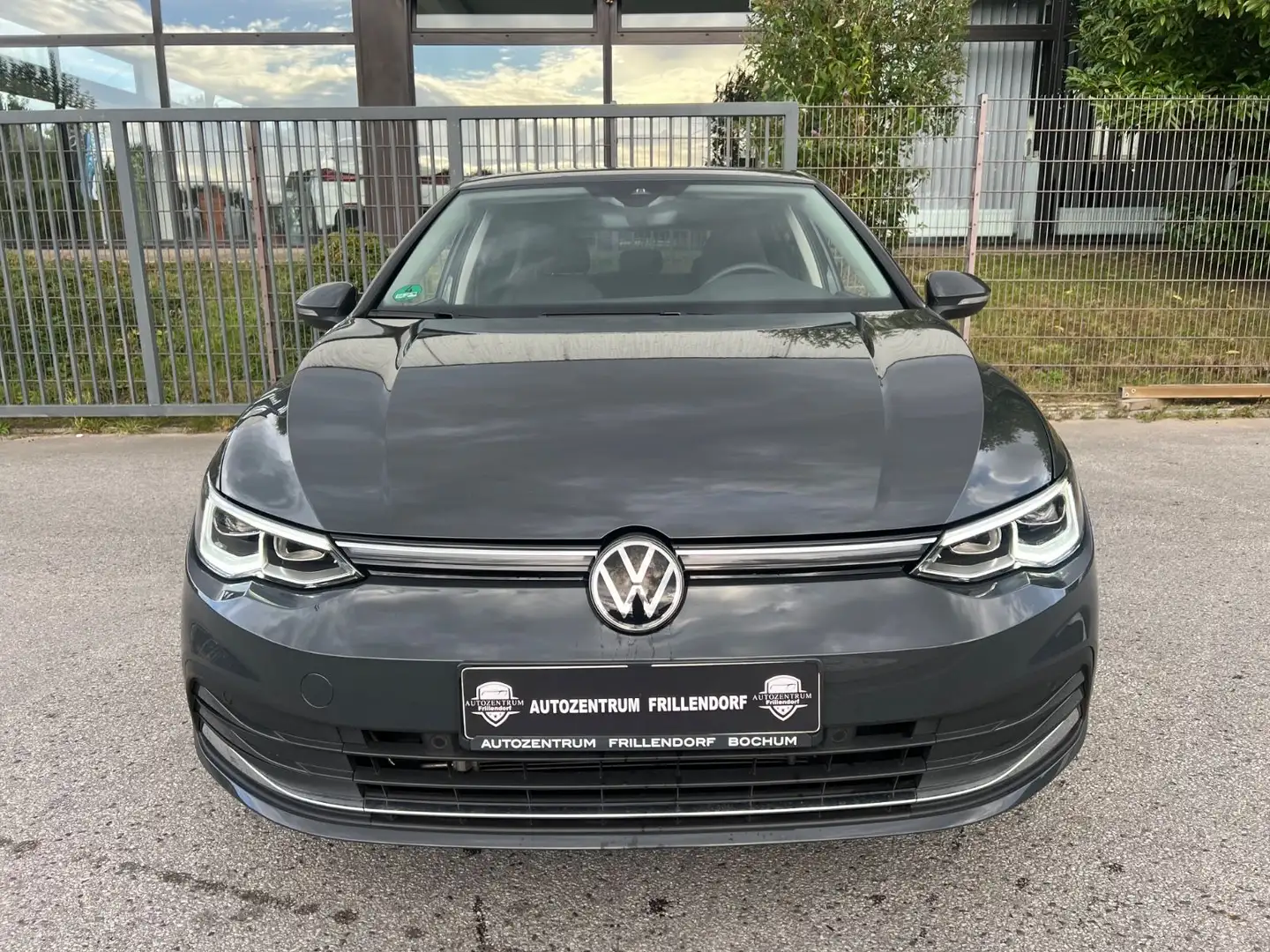 Volkswagen Golf VIII Lim. Style eTSI AUTOMATIK/LED/NAVI!! Grau - 2