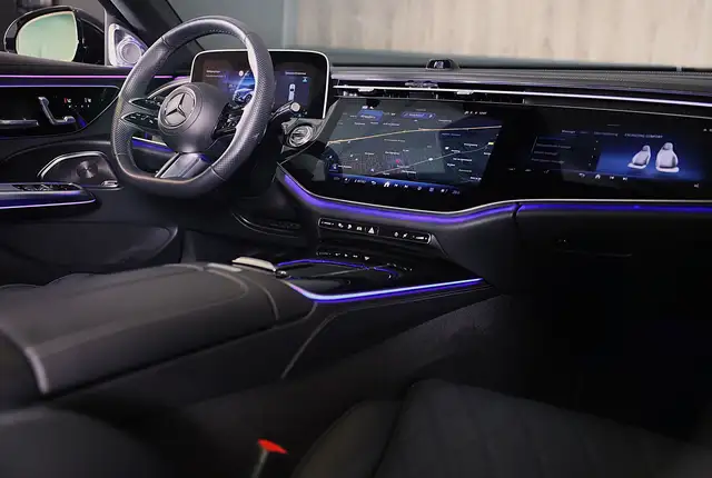 Mercedes-Benz E-Class view 6