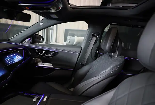 Mercedes-Benz E-Class view 19