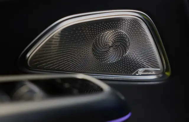 Mercedes-Benz E-Class view 14