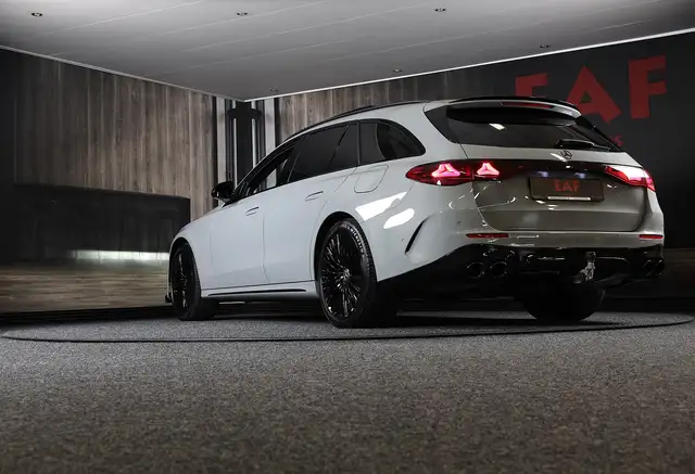 Mercedes-Benz E-Class view 3
