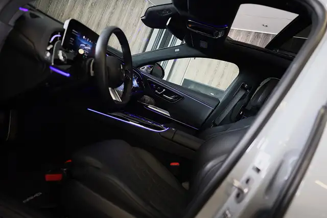 Mercedes-Benz E-Class view 9