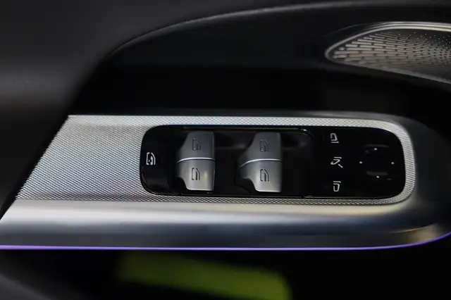 Mercedes-Benz E-Class view 17