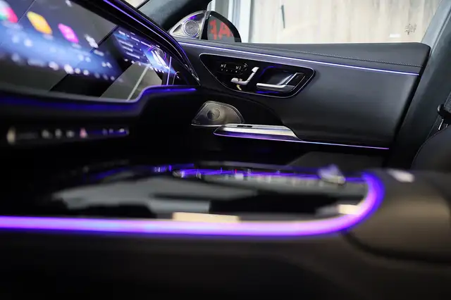 Mercedes-Benz E-Class view 16