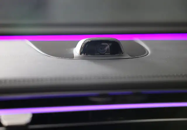 Mercedes-Benz E-Class view 29