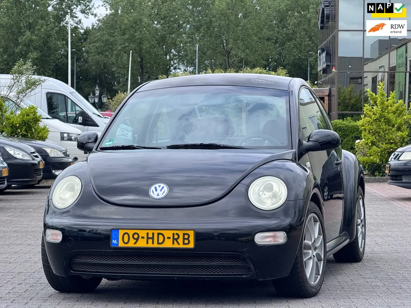 Volkswagen New Beetle 1.6 | APK 10-04-2027 | Airco | Elektrische ramen | Zwart - 1