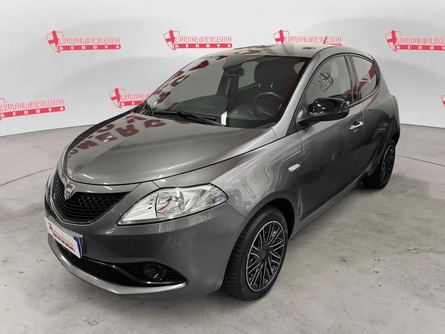 Lancia Ypsilon Ypsilon 1.2 69 CV 5 porte Gold Grigio - 1