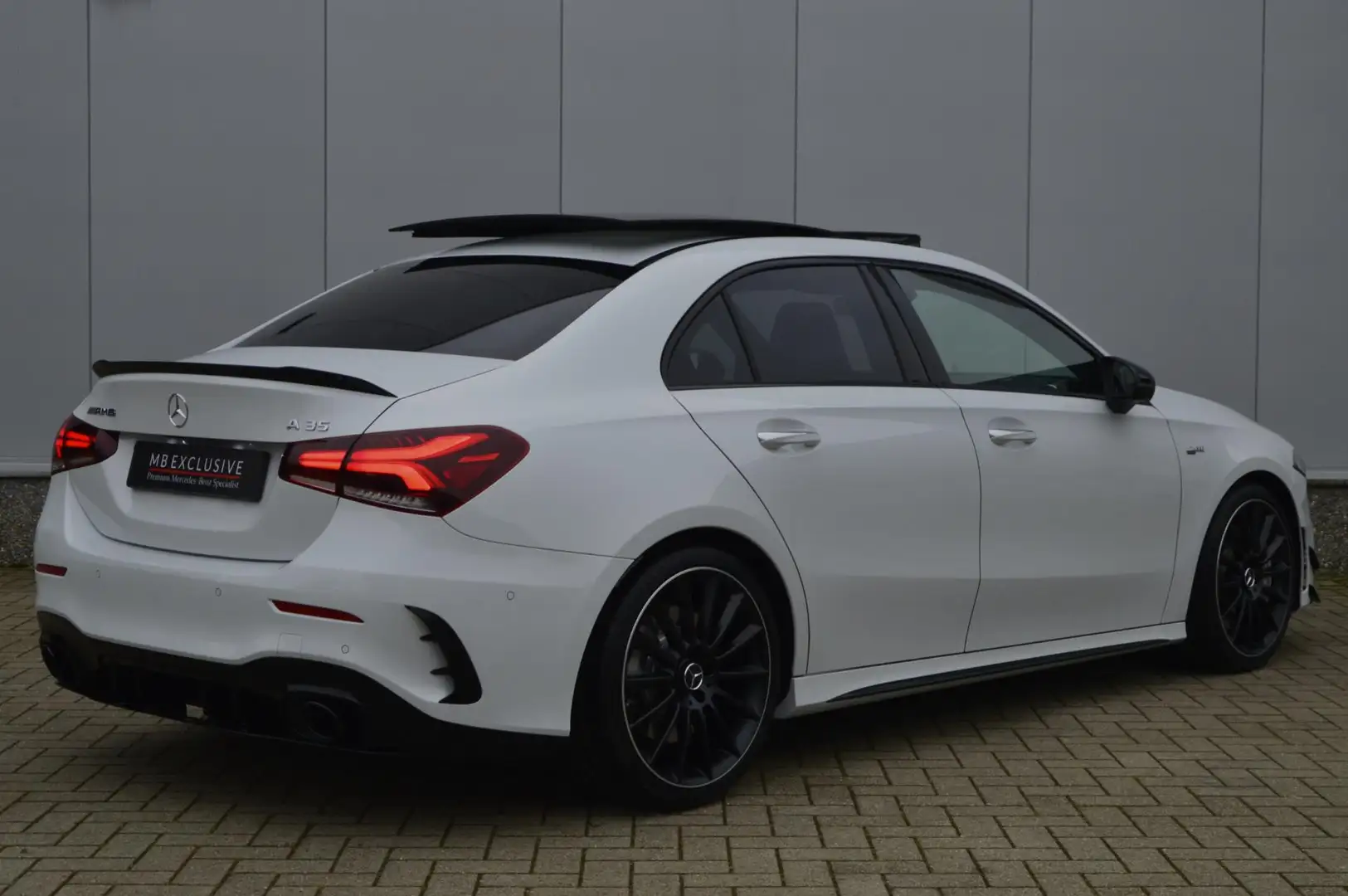 Mercedes-Benz A 35 AMG Sedan Aero Night Edition1 AUT7 2021 Wit - 2