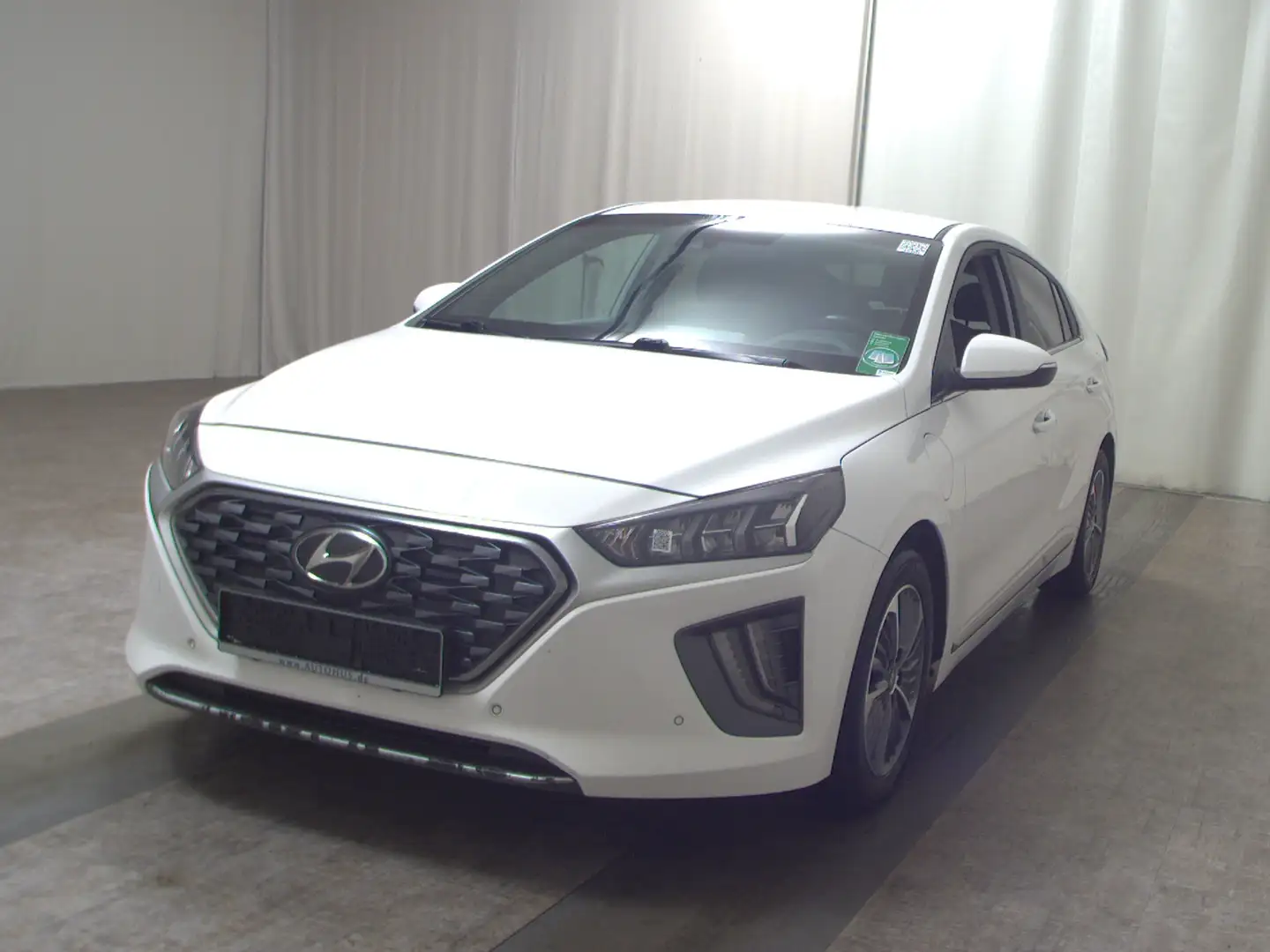 Hyundai IONIQ 1.6 GDI Hybrid Plug-In Hybrid Navi Sound Weiß - 2