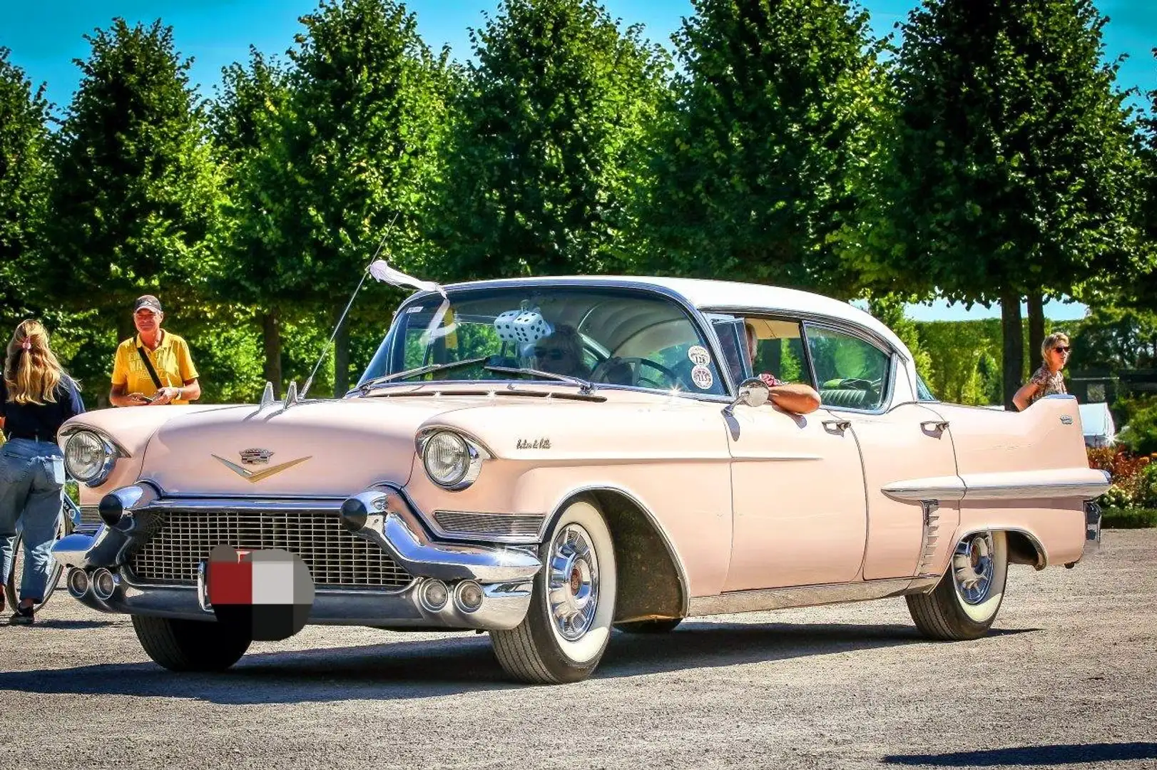Cadillac Series 62 Sedan de Ville Beige - 1