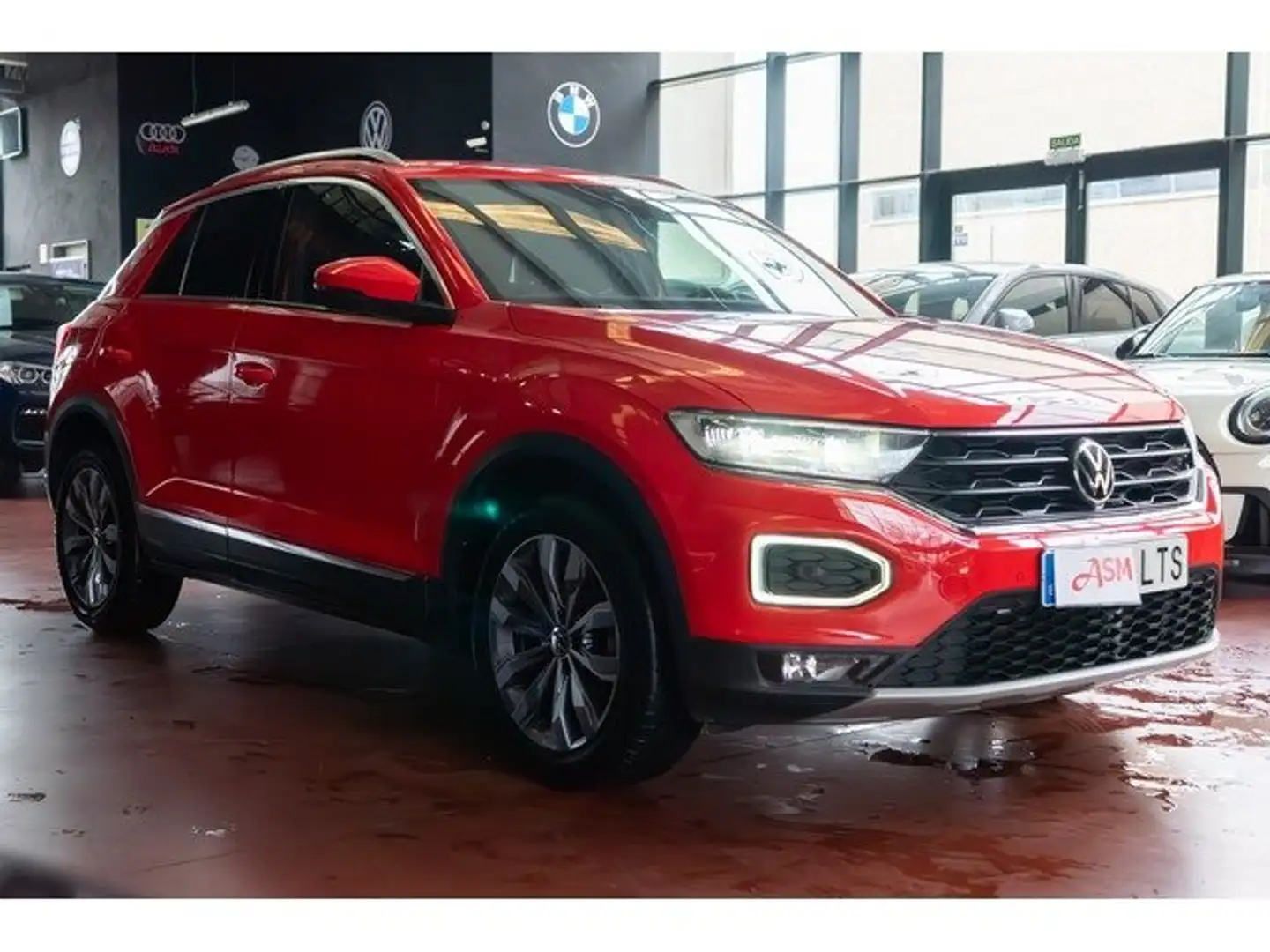 Volkswagen T-Roc 1.5 TSI Sport DSG7 Rojo - 2