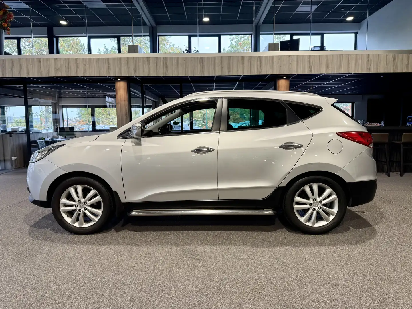Hyundai iX35 2.0i 4WD i-Catcher Automaat | Panorama | Camera | Grijs - 2