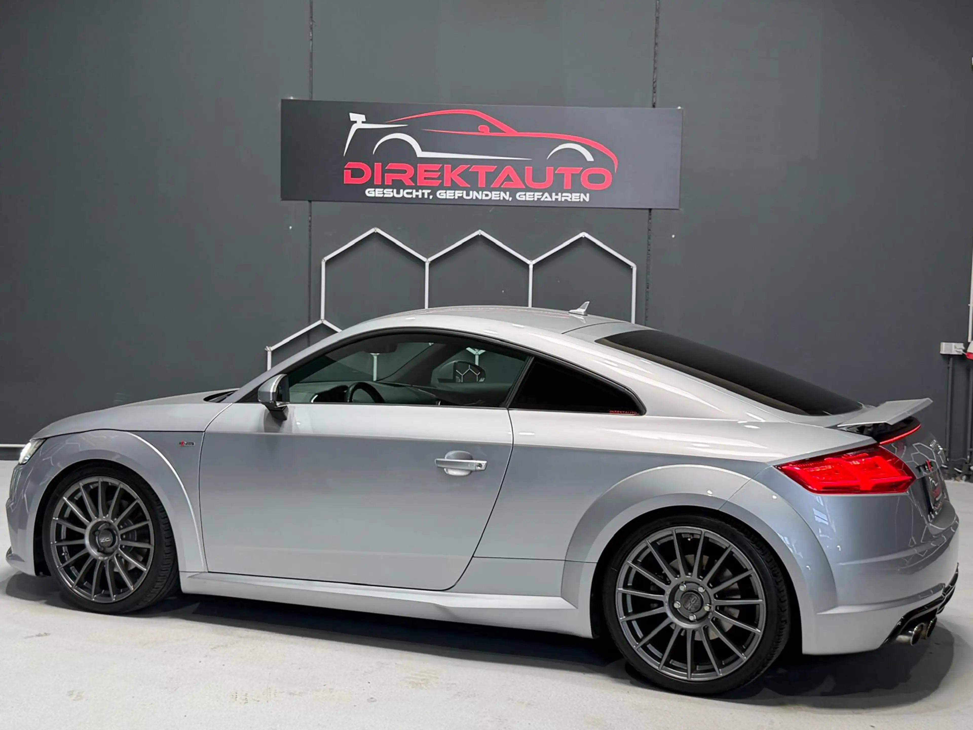 Audi TT 2.0 TFSI quattro — photo 4