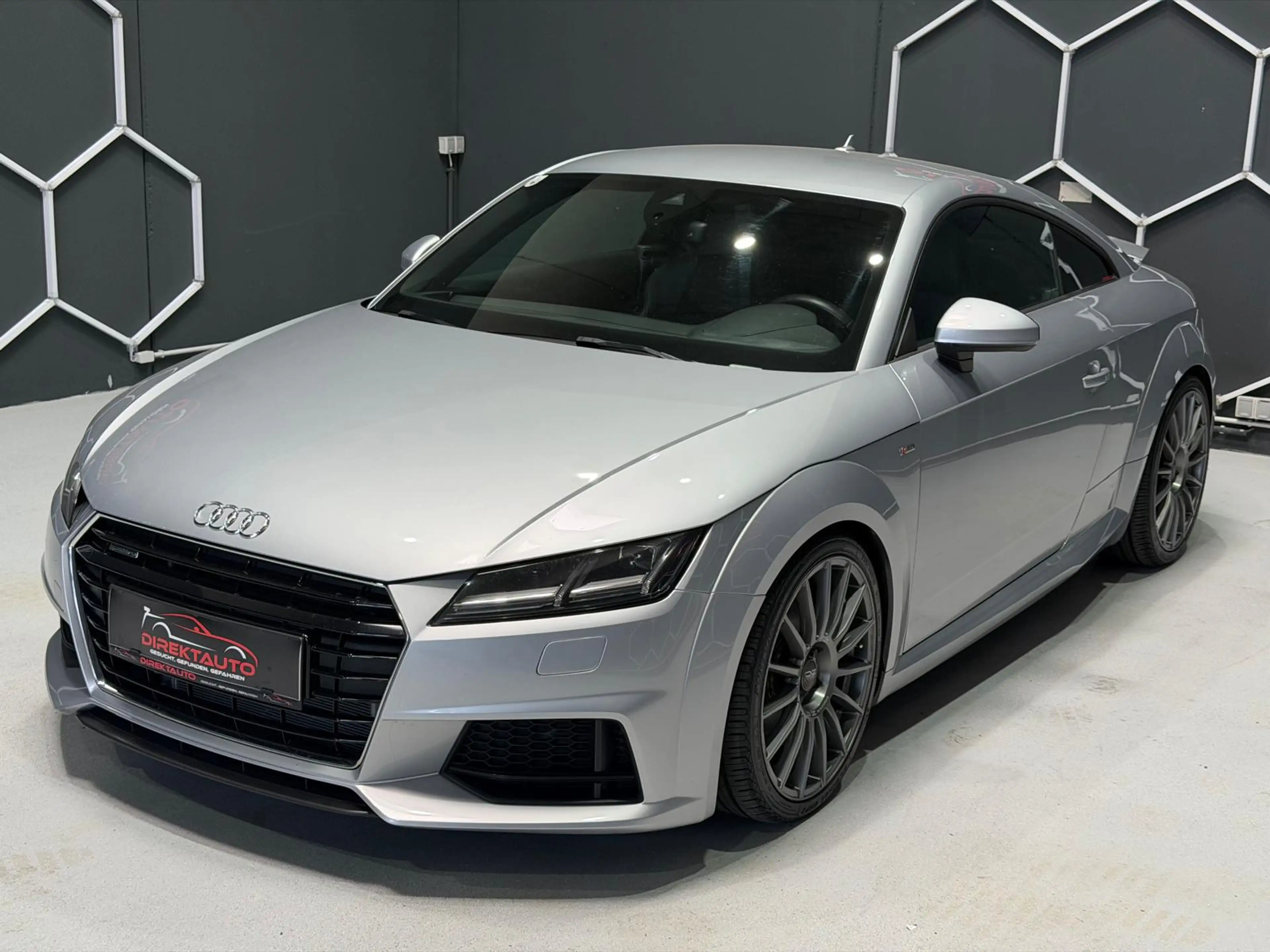 Audi TT 2.0 TFSI quattro — photo 7