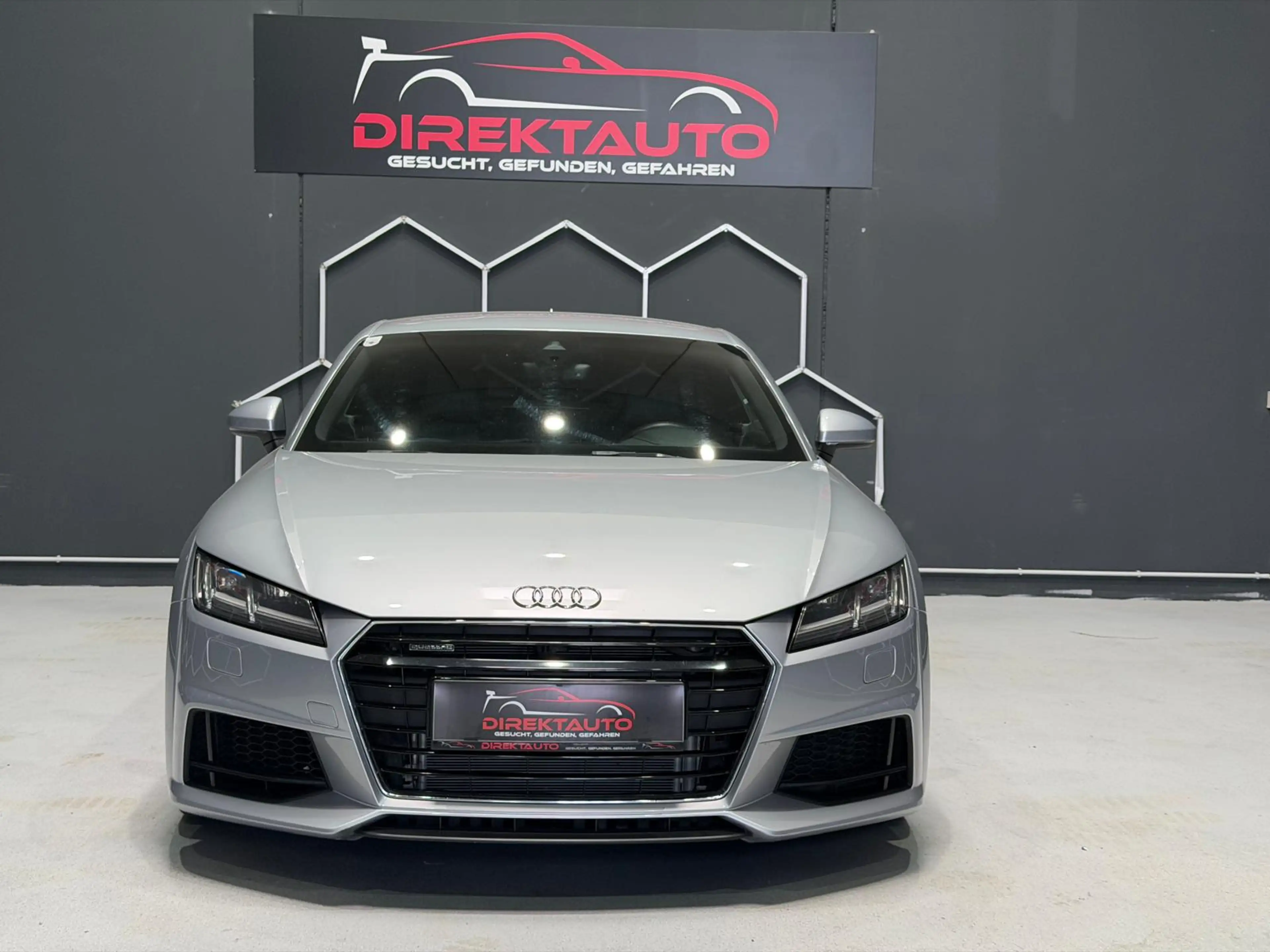 Audi TT 2.0 TFSI quattro — photo 2