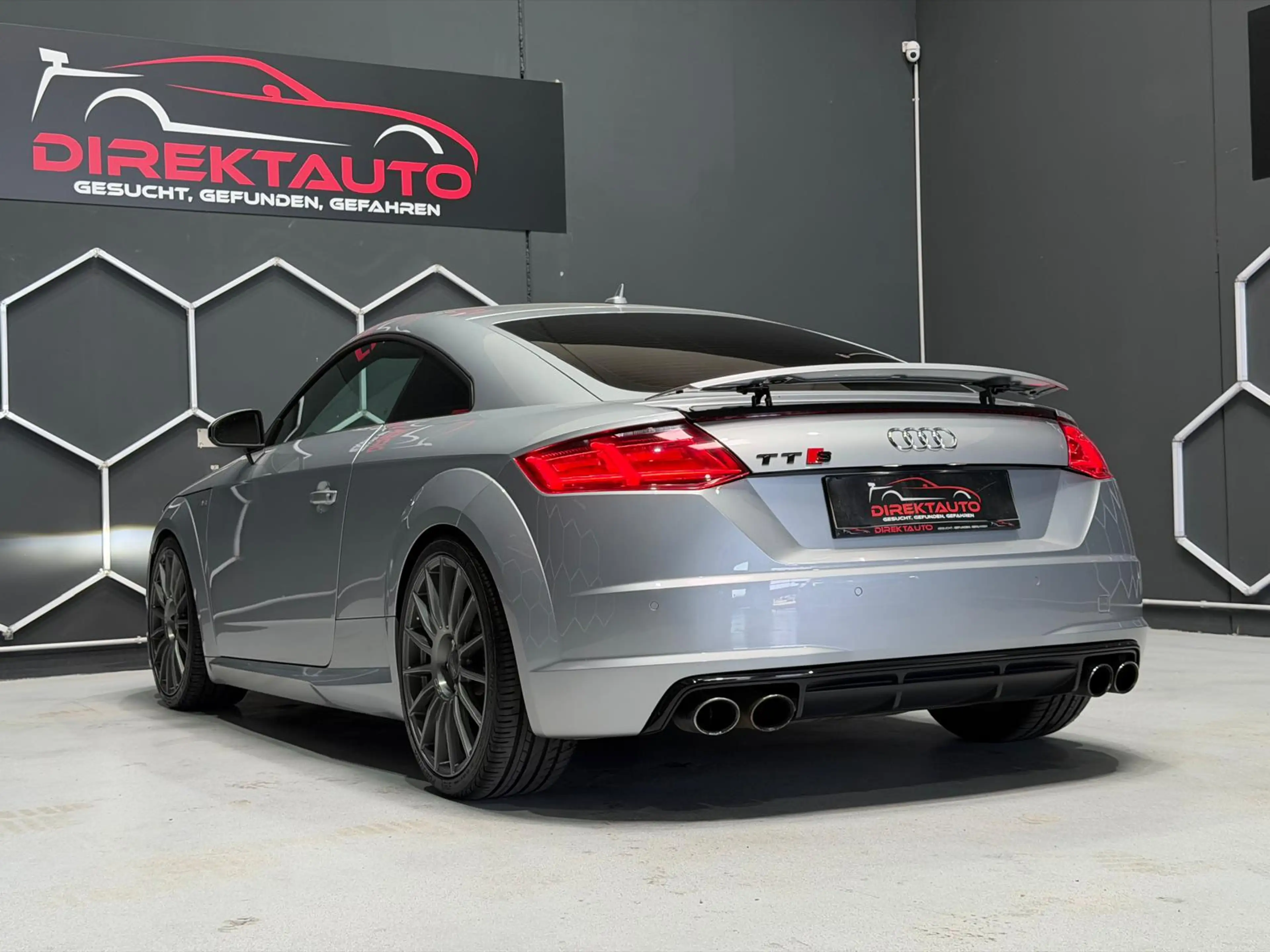 Audi TT 2.0 TFSI quattro — photo 9