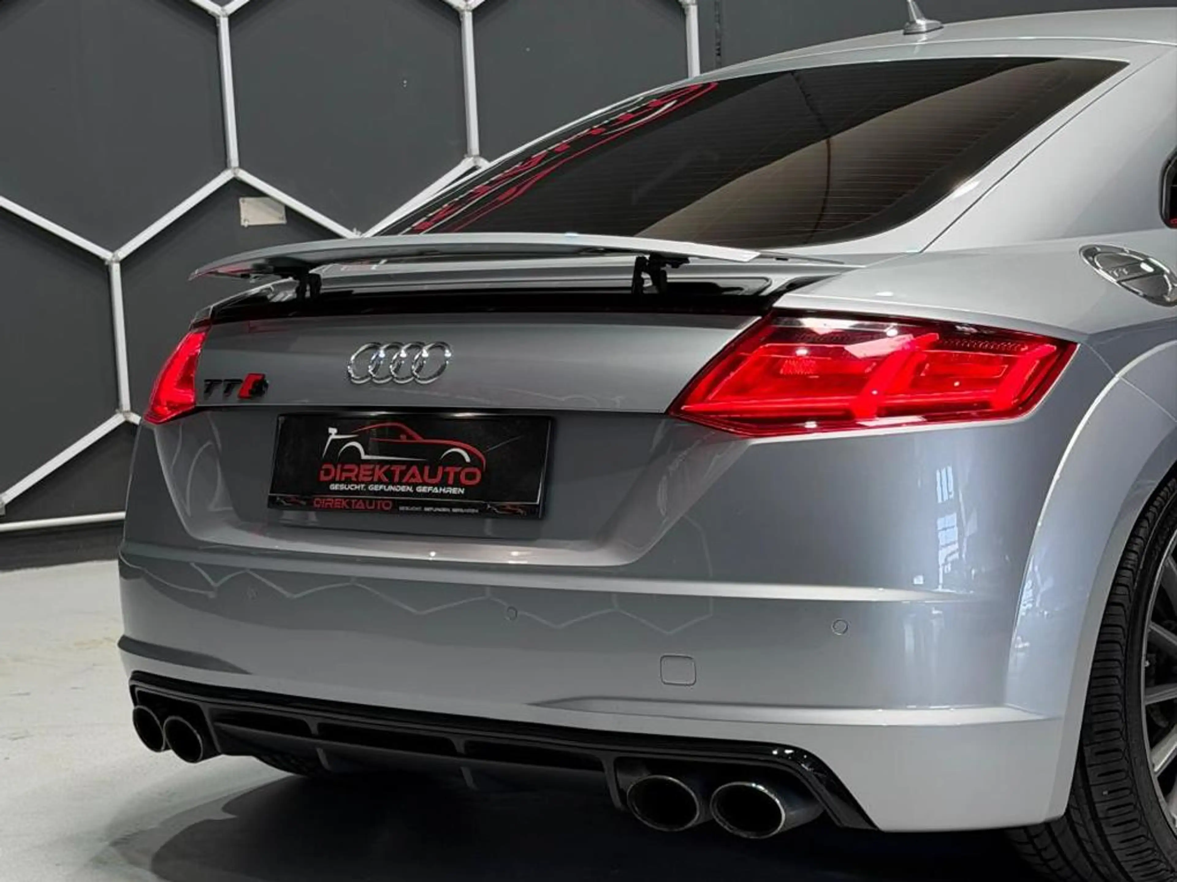 Audi TT 2.0 TFSI quattro — photo 12