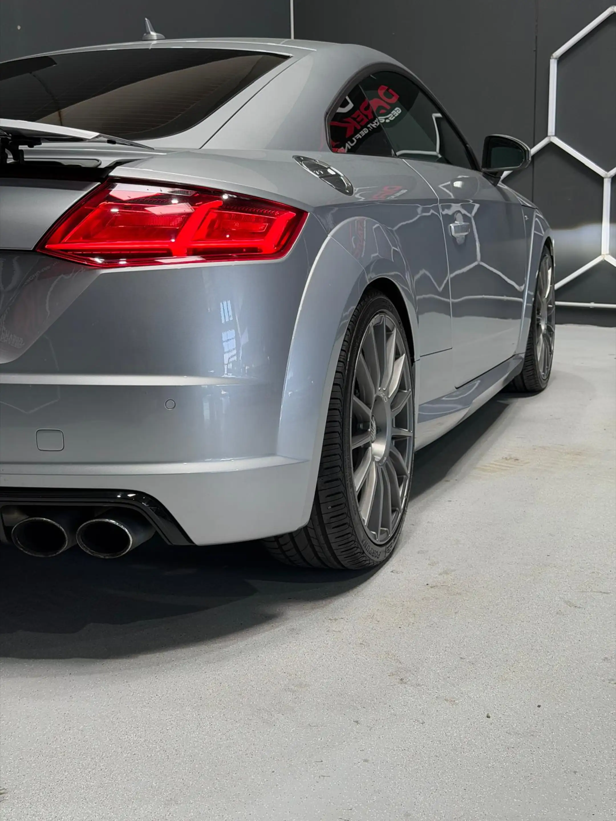 Audi TT 2.0 TFSI quattro — photo 13