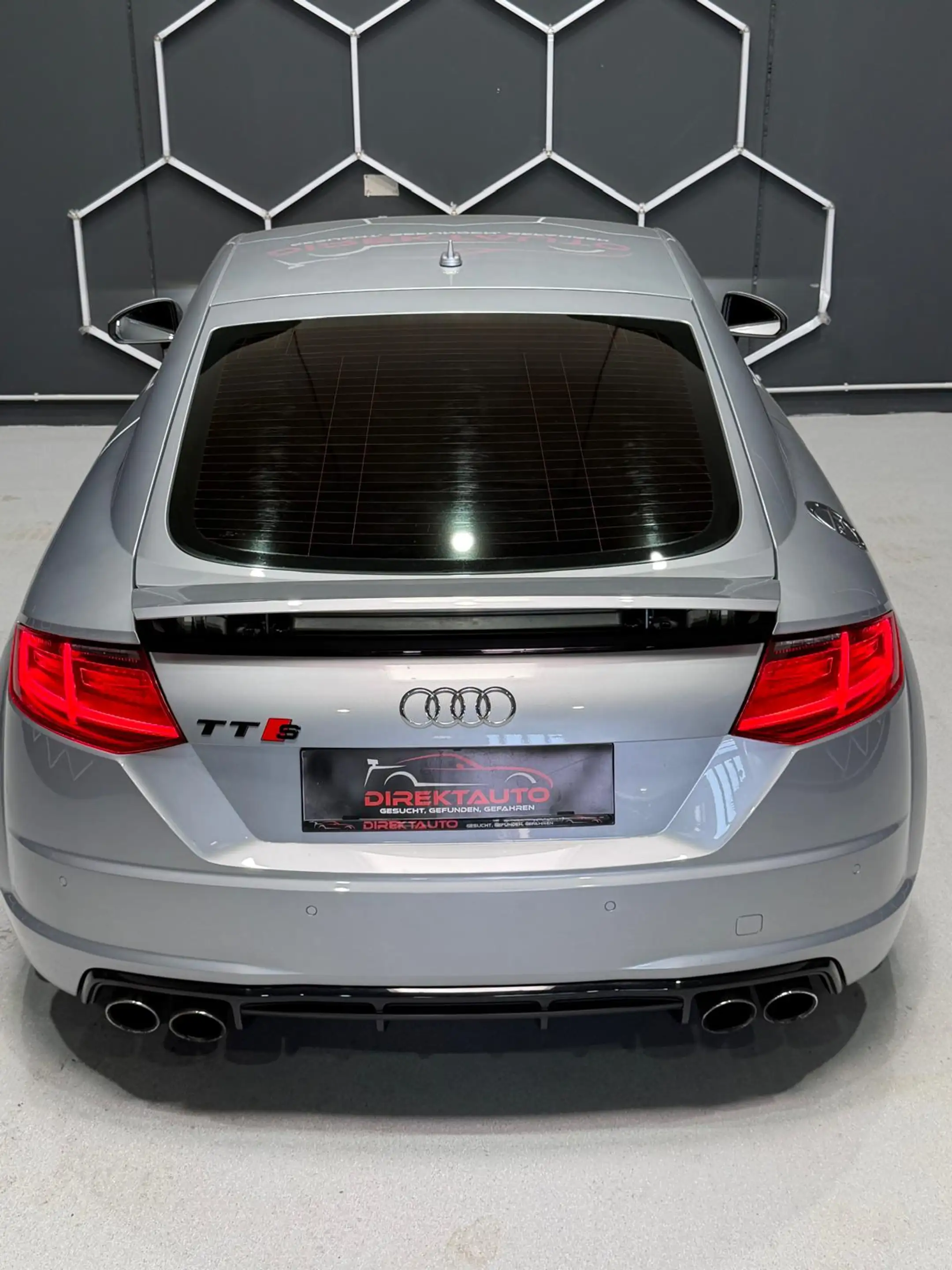 Audi TT 2.0 TFSI quattro — photo 11