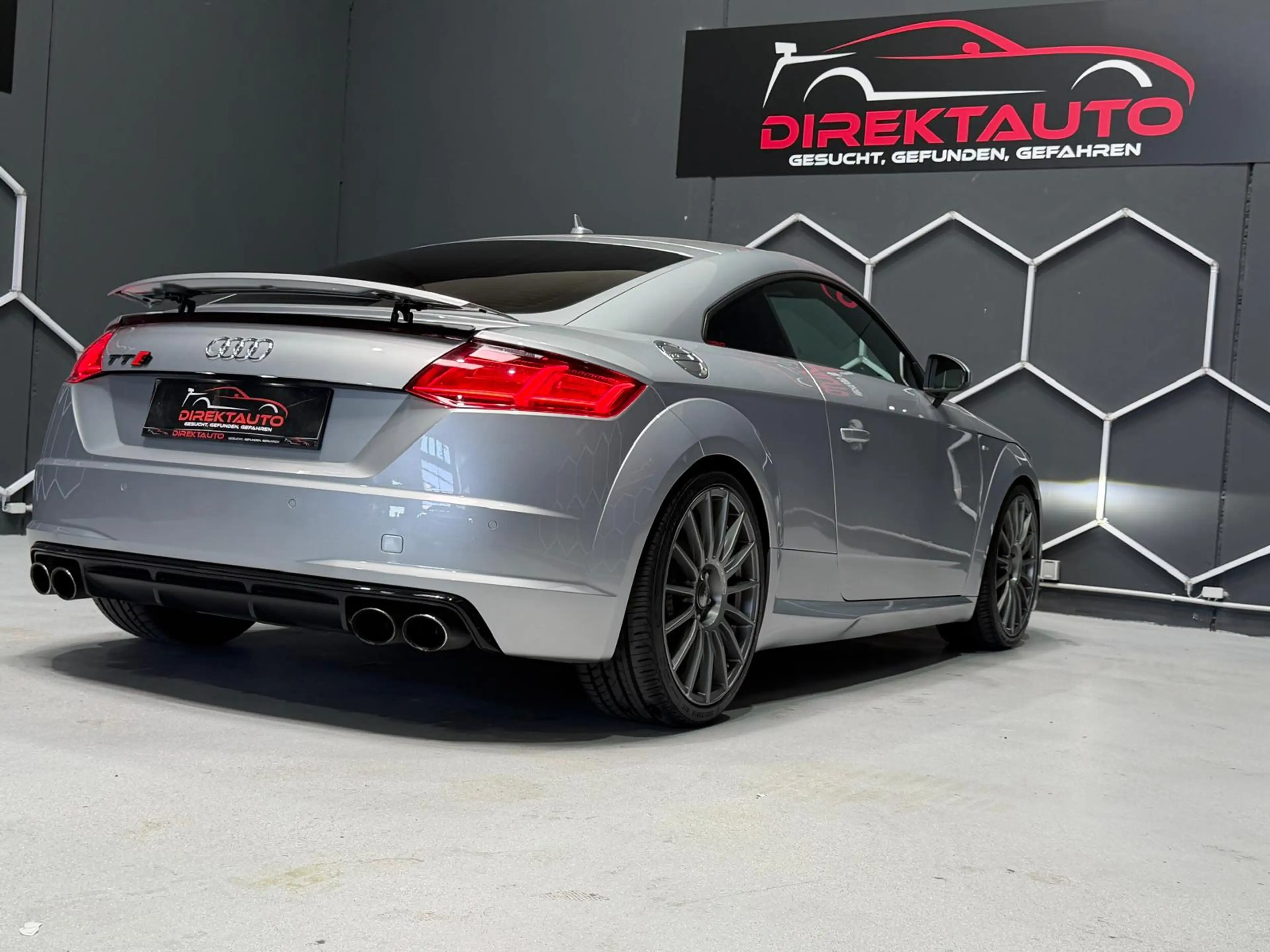 Audi TT 2.0 TFSI quattro — photo 10