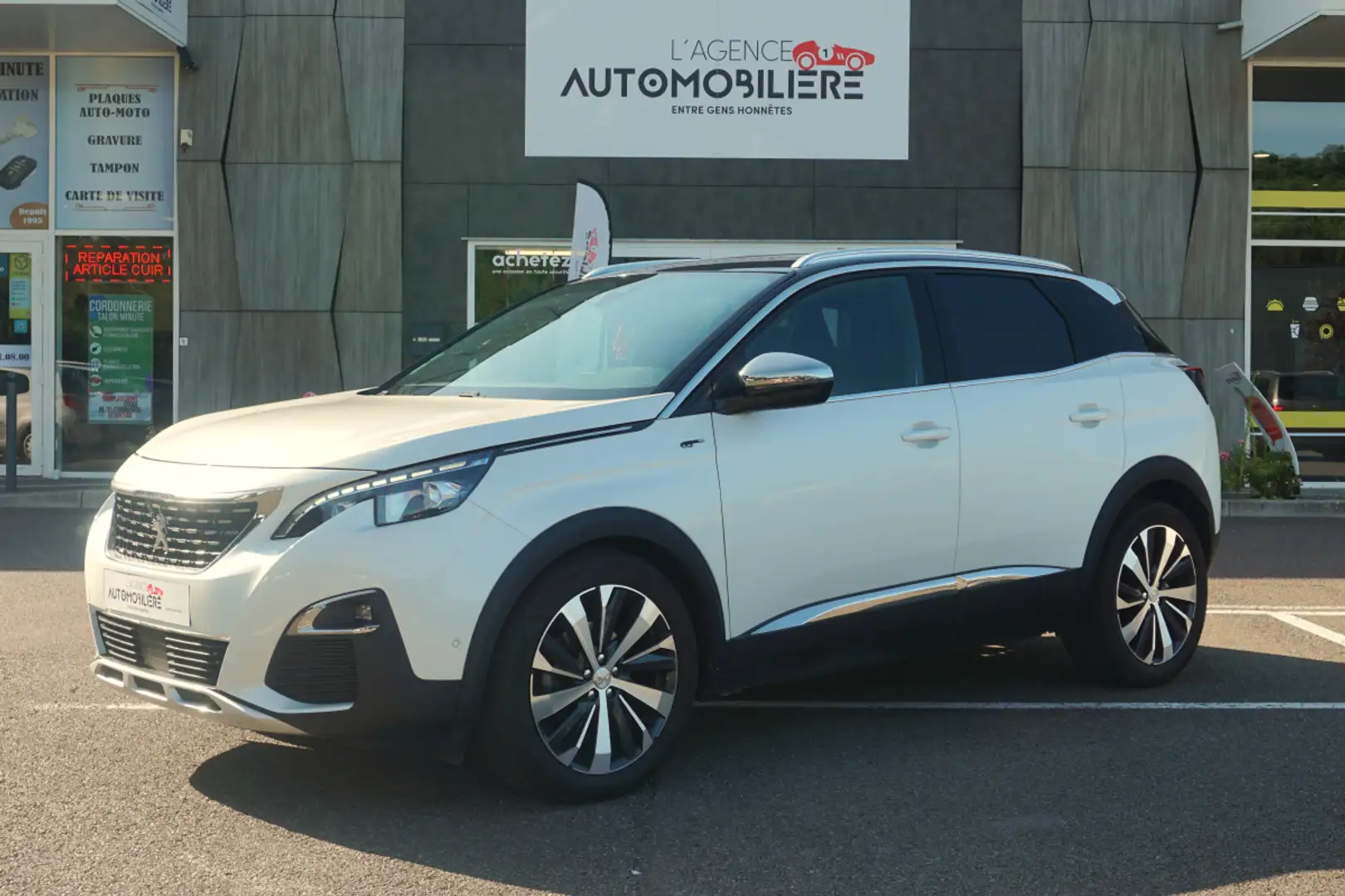 Peugeot 3008 2.0 HDi EAT S&S 180 GT Toit Ouvrant Blanc - 1