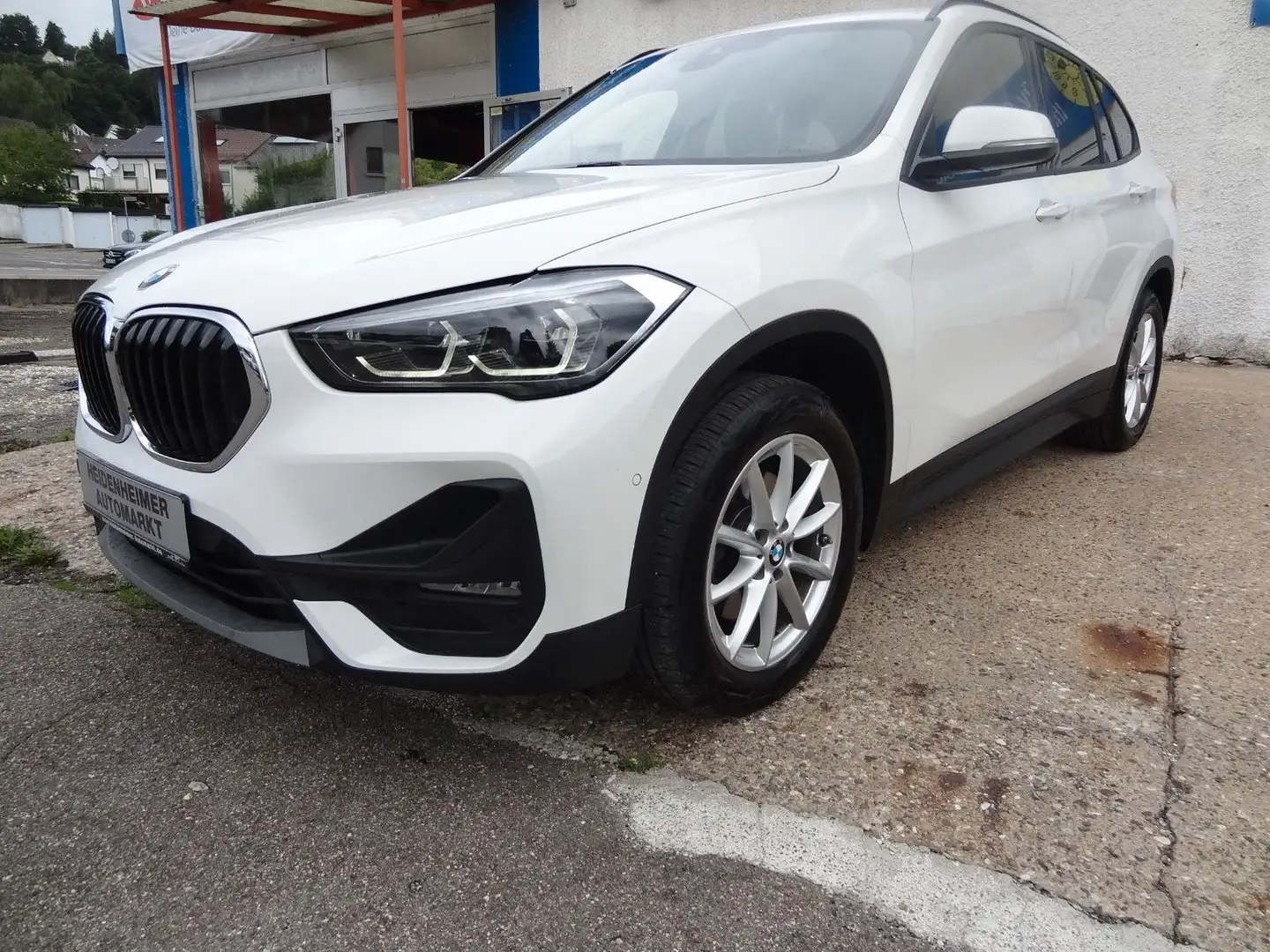 BMW X1 xDrive 18d Advantage/AHK/LED/Navi/1.Hd/ Weiß - 1